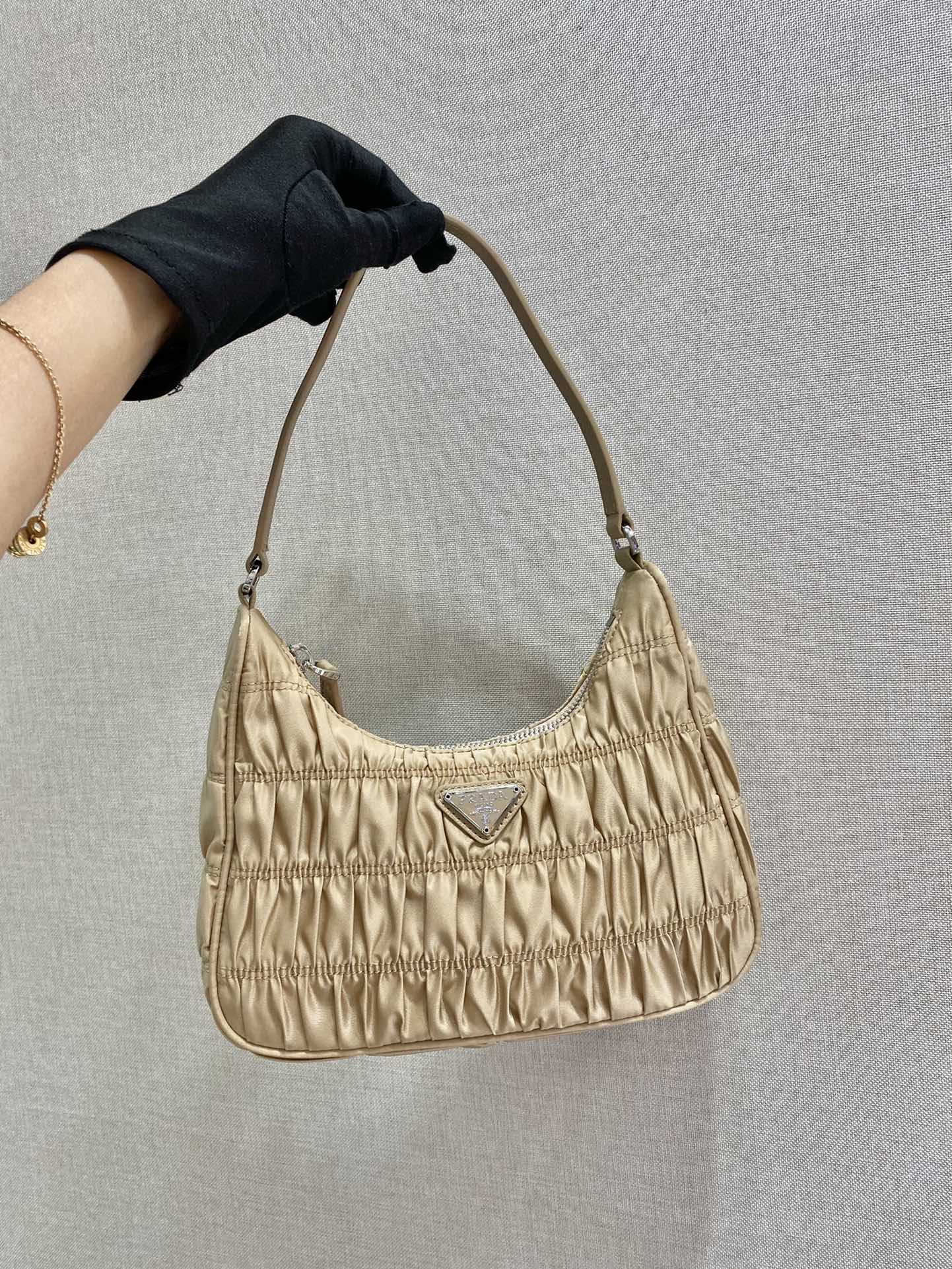 𝐏𝐑𝐀𝐃𝐀 nylon crinkle Hobo underarm bag