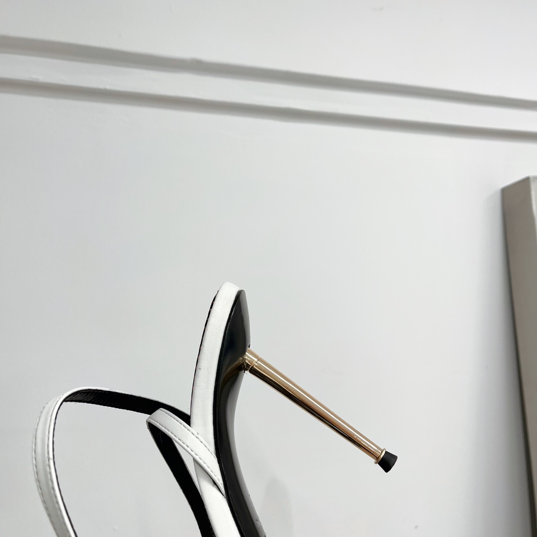 𝒕𝒐𝒎𝒇𝒐𝒓𝒅 𝟐𝟎𝟐𝟐/𝐒𝐒 𝐧𝐞𝐰 TF Tom Ford Gold Heel Padlock Sandals