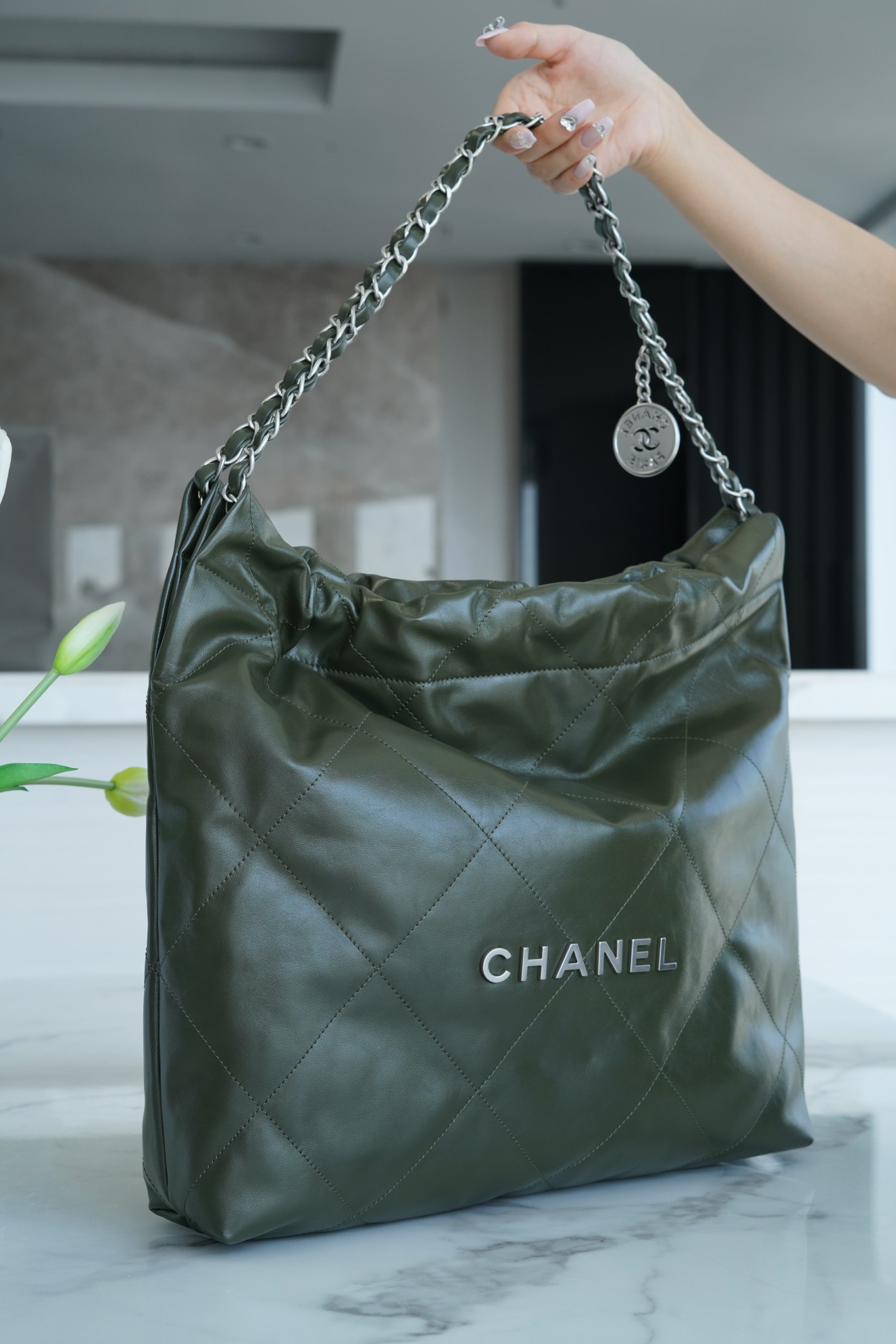 𝗖𝗛𝗔𝗘𝗡𝗟 ✦𝟐𝟐𝗣 spring and summer new 𝟐𝟐 handbag medium olive green