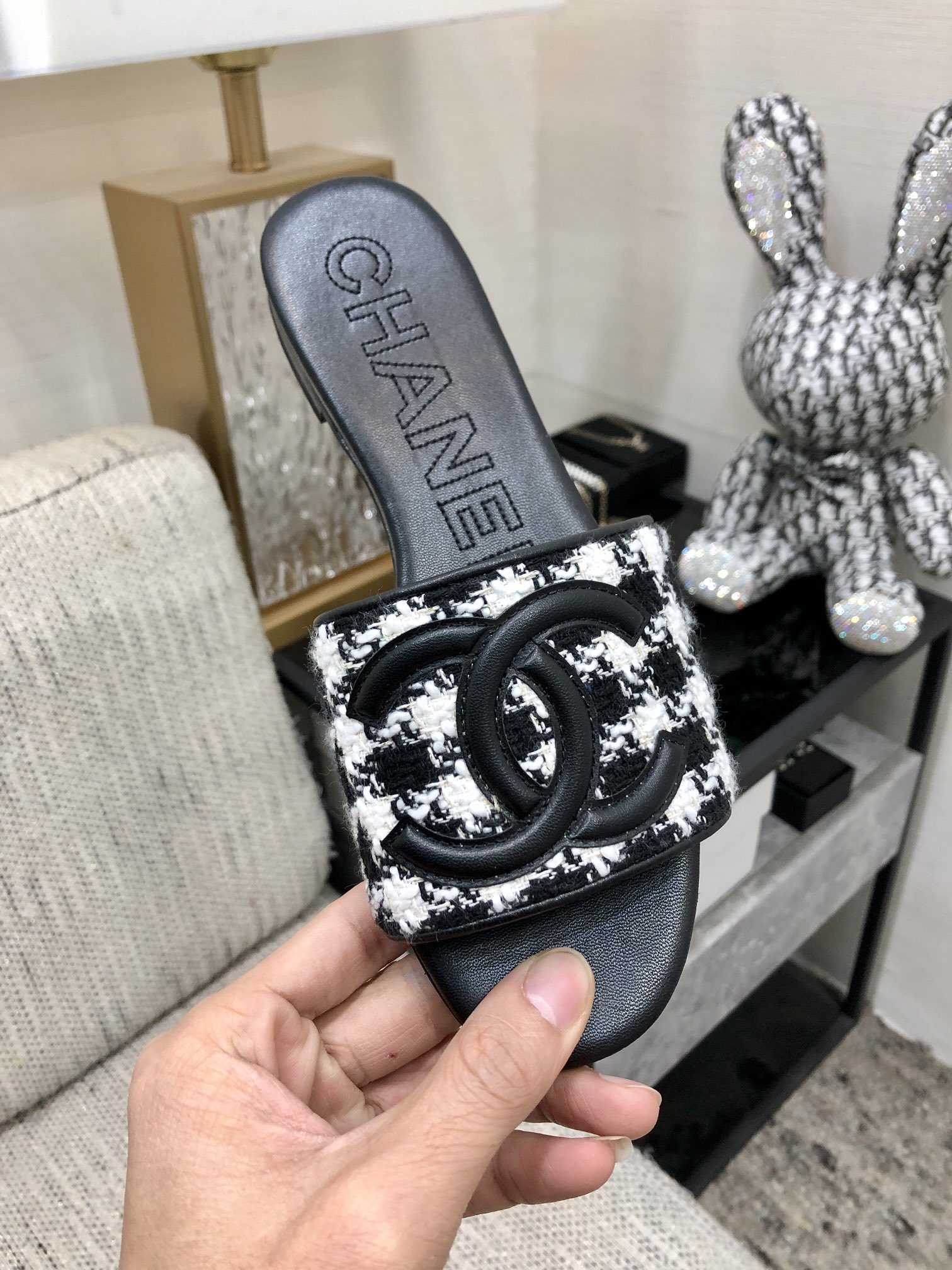 CHANEL 2023 spring and summer latest electric embroidery honey slippers Imported leather outsole