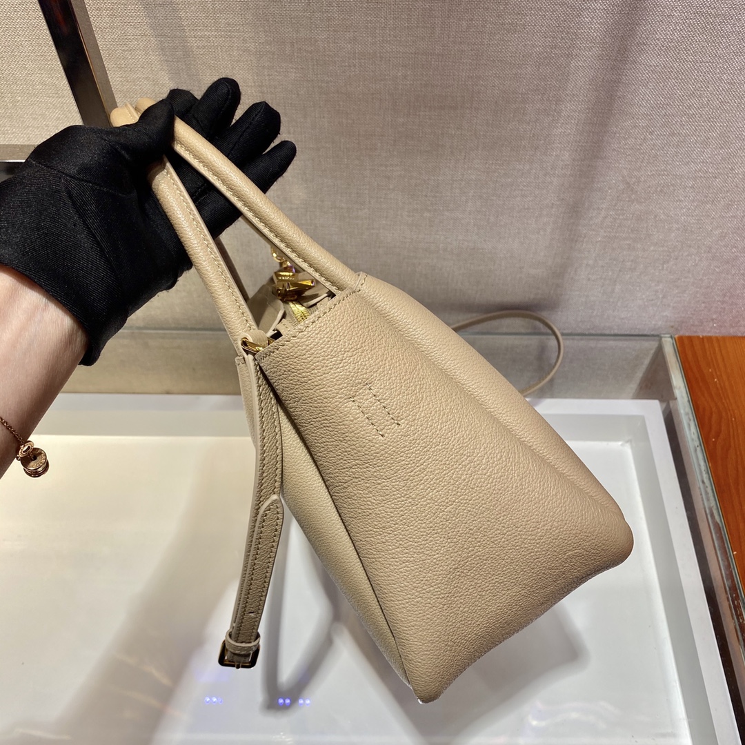 𝐏𝐑𝐀𝐃𝐀 New Model 1BC142