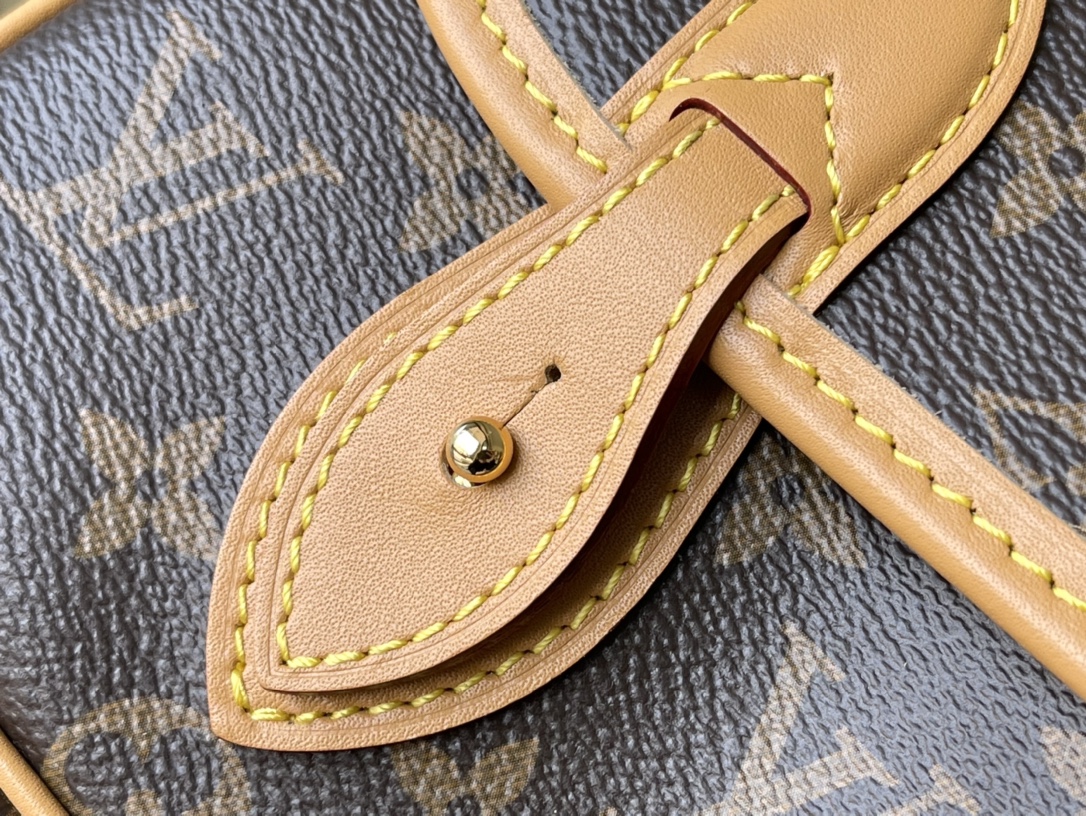 𝐋𝐎𝐔𝐈𝐒 𝐕𝐔𝐈𝐓𝐓𝐎𝐍    M42247