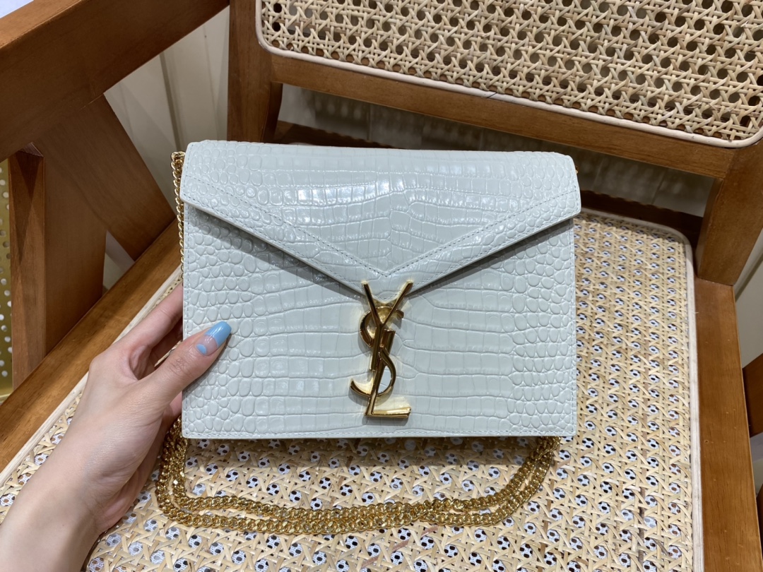 SAINT LAURENT ▪️𝑪𝒂𝒔𝒔𝒂𝒏𝒅𝒓𝒂▪️532750 original crocodile pattern.