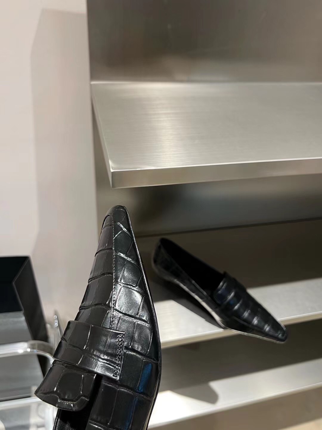 Toteme | 𝟐𝟎𝟐𝟏/𝐒𝐒 𝐧𝐞𝐰    Minimalist style toteme 2022/aw Muller flat single shoes