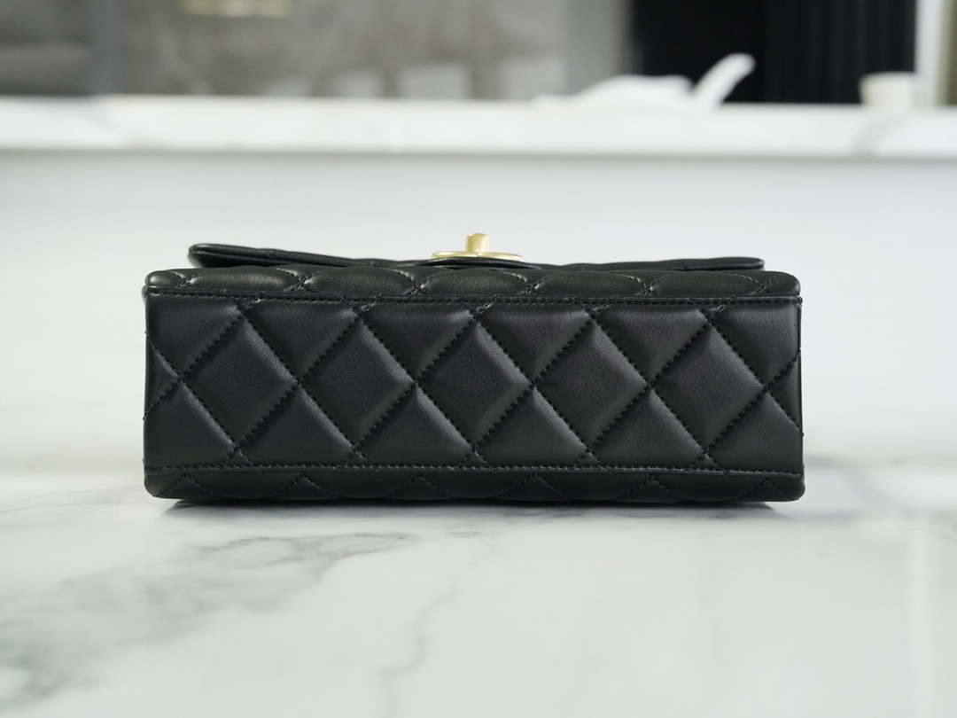 𝗖𝗛𝗔𝗡𝗘𝗟 23P New Letter Chain Flap Bag Black