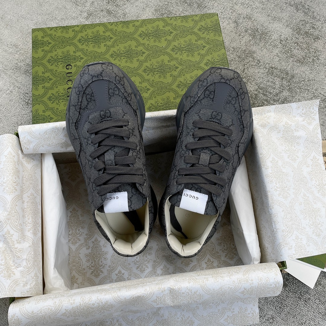 Gucci Pops This collection has a lot of flora and fauna elements Original material