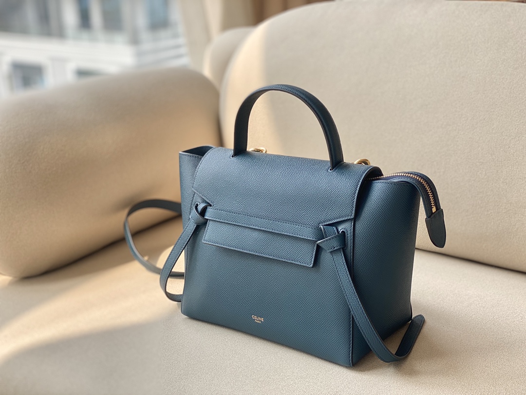𝐂𝐞𝐥𝐢𝐧𝐞 BELT MICRO BAG in grained calfskin