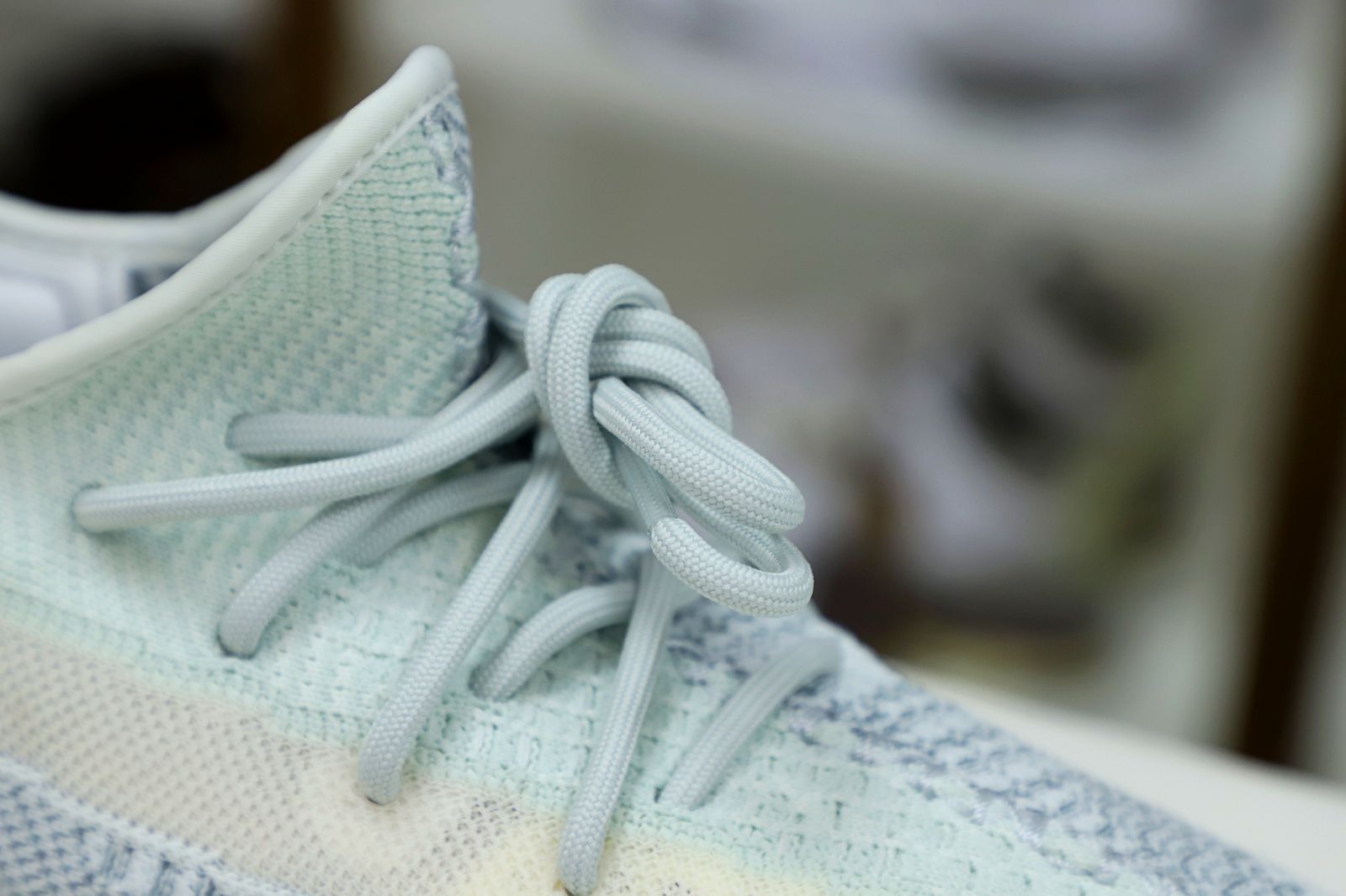 YEEZY BOOST 350 V2 CLOUD WHITE REFLECTIVE