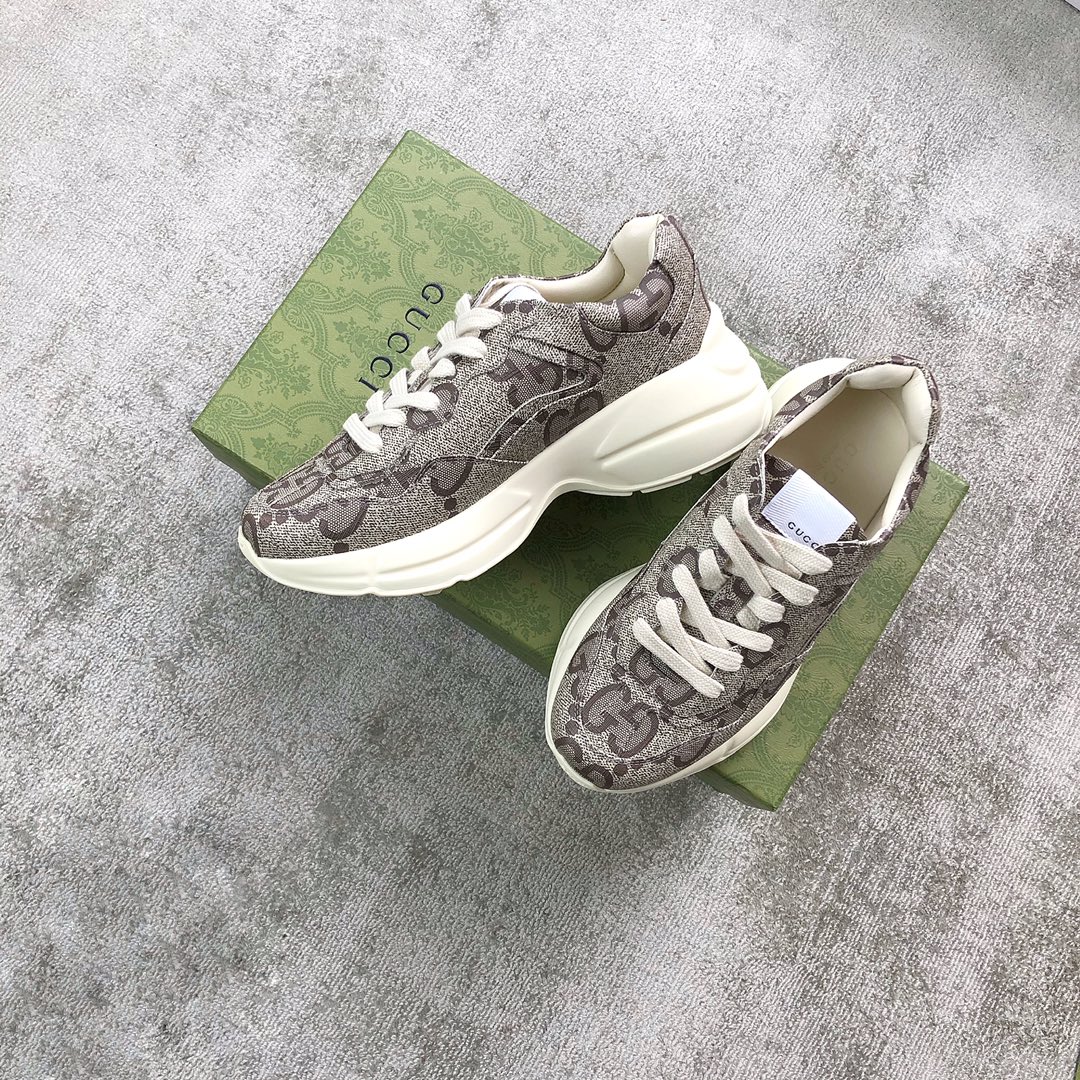 Gucci Pops This collection has a lot of flora and fauna elements Original material