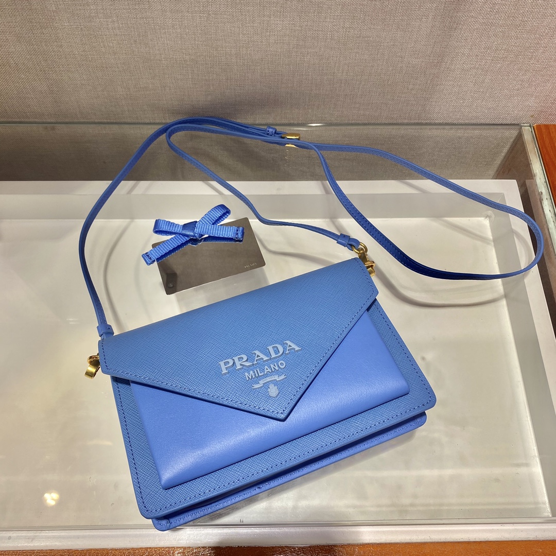 𝐏𝐑𝐀𝐃𝐀 Crossbody bag 1BP020