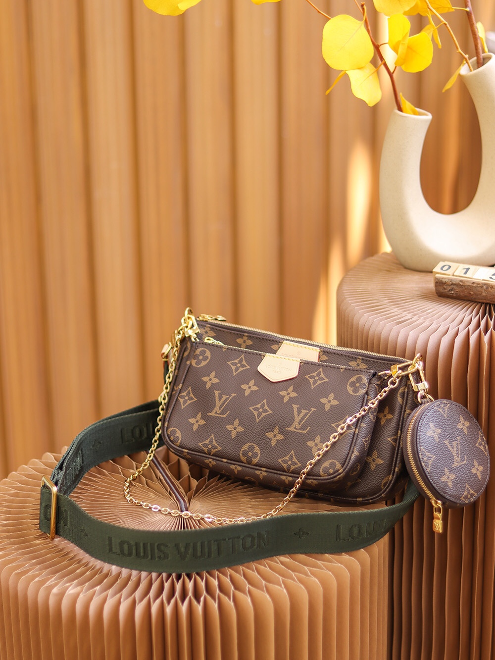 Louis Vuitton 𝙈𝙐𝙇𝙏𝙄 𝙋𝙊𝘾𝙃𝙀𝙏𝙏𝙀 5 in 1 M44813