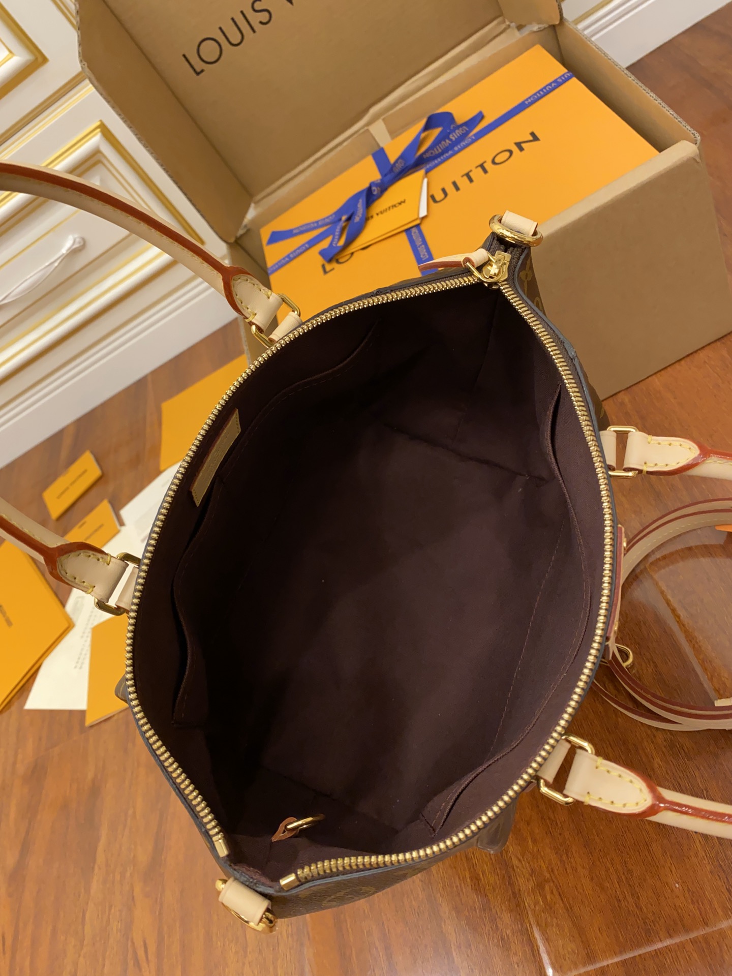 Louis Vuitton M48813