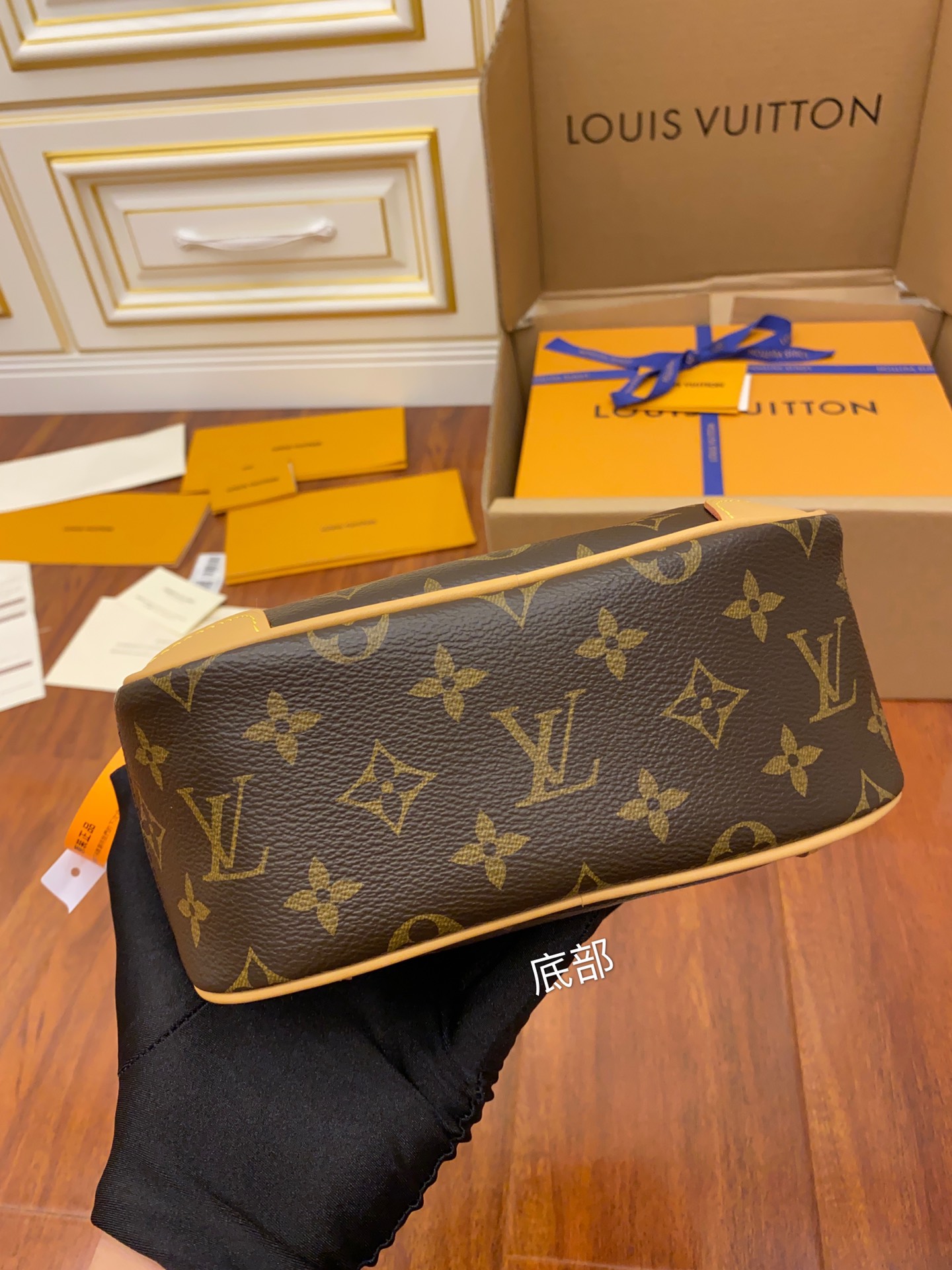 Louis Vuitton M45528
