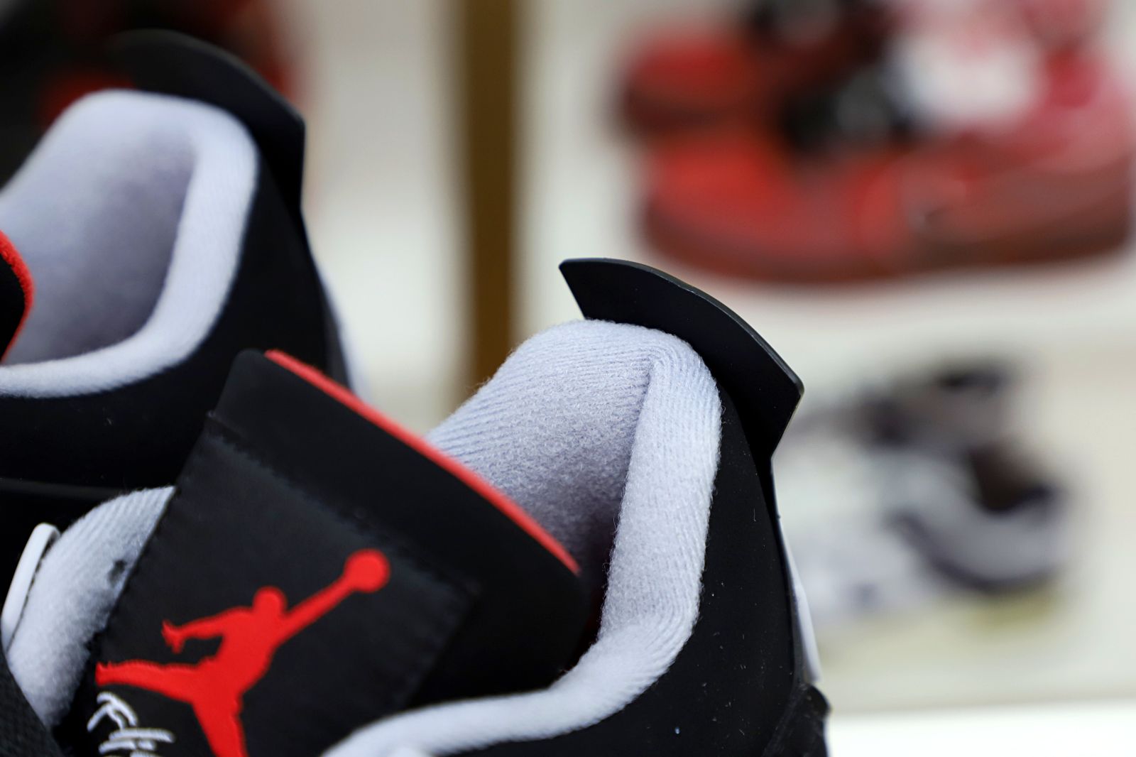 AIR JORDAN 4 RETRO OG BRED 2019