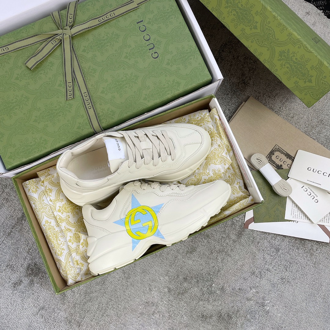 Gucci Pops This collection has a lot of flora and fauna elements Original material