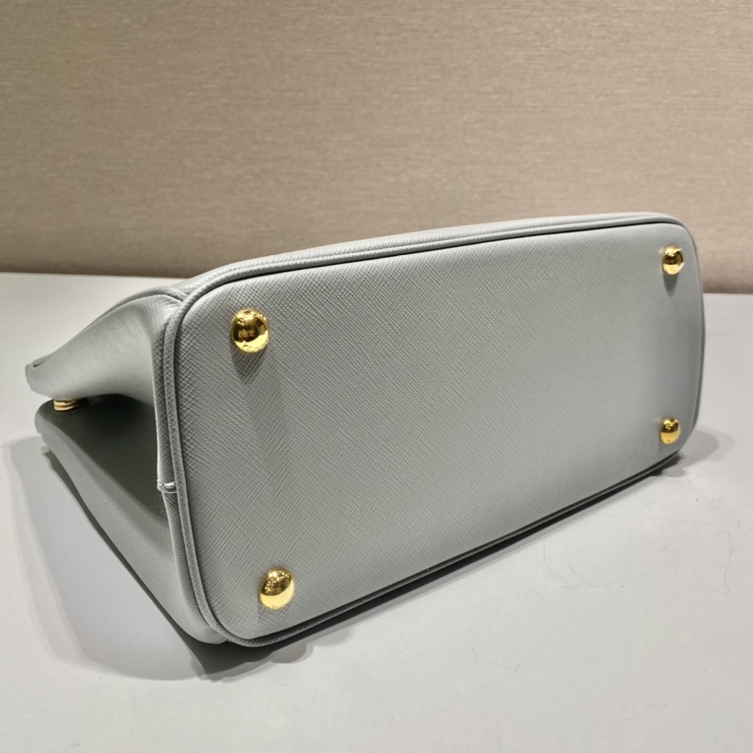 𝐏𝐑𝐀𝐃𝐀 Classic favourites 1BA863