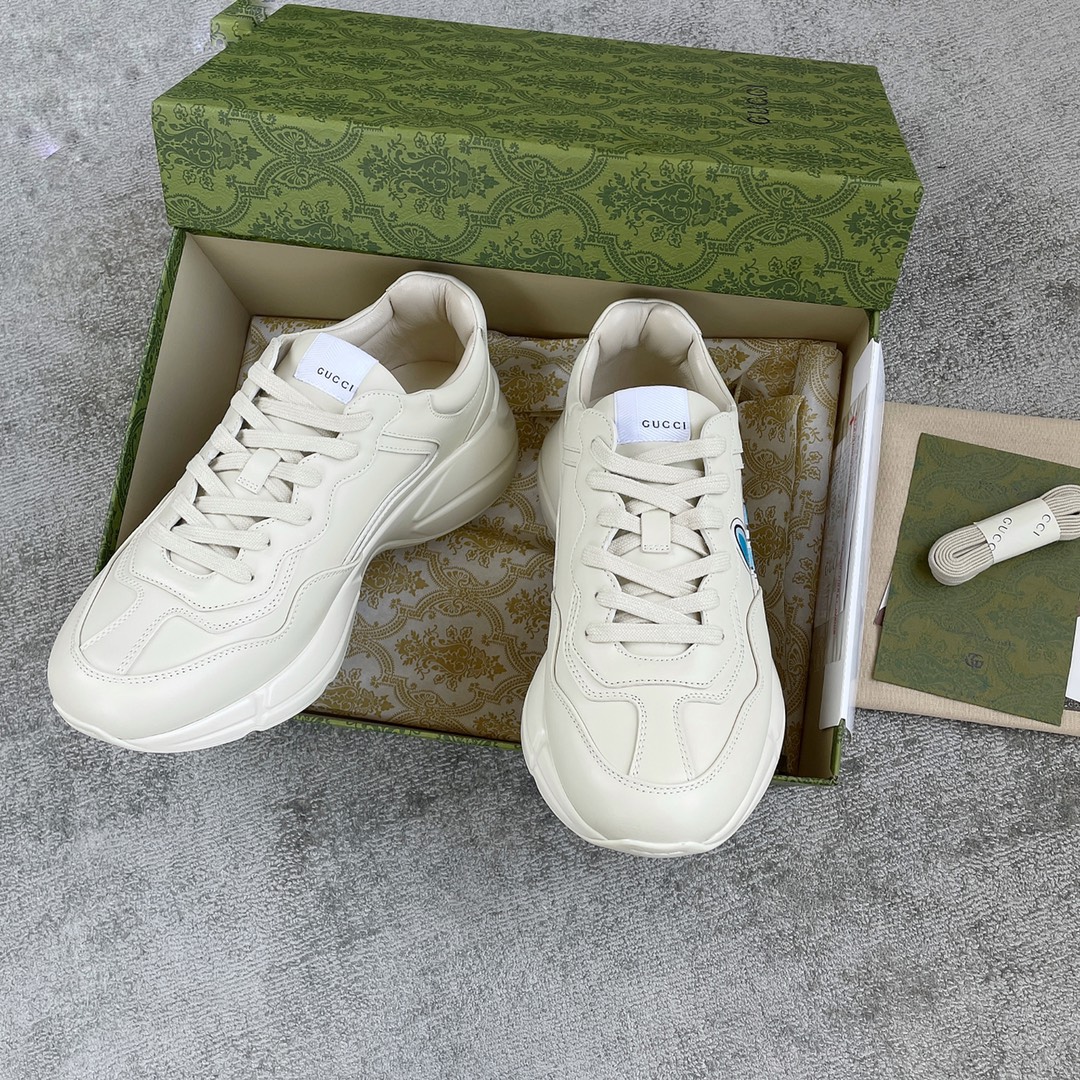 Gucci Pops This collection has a lot of flora and fauna elements Original material