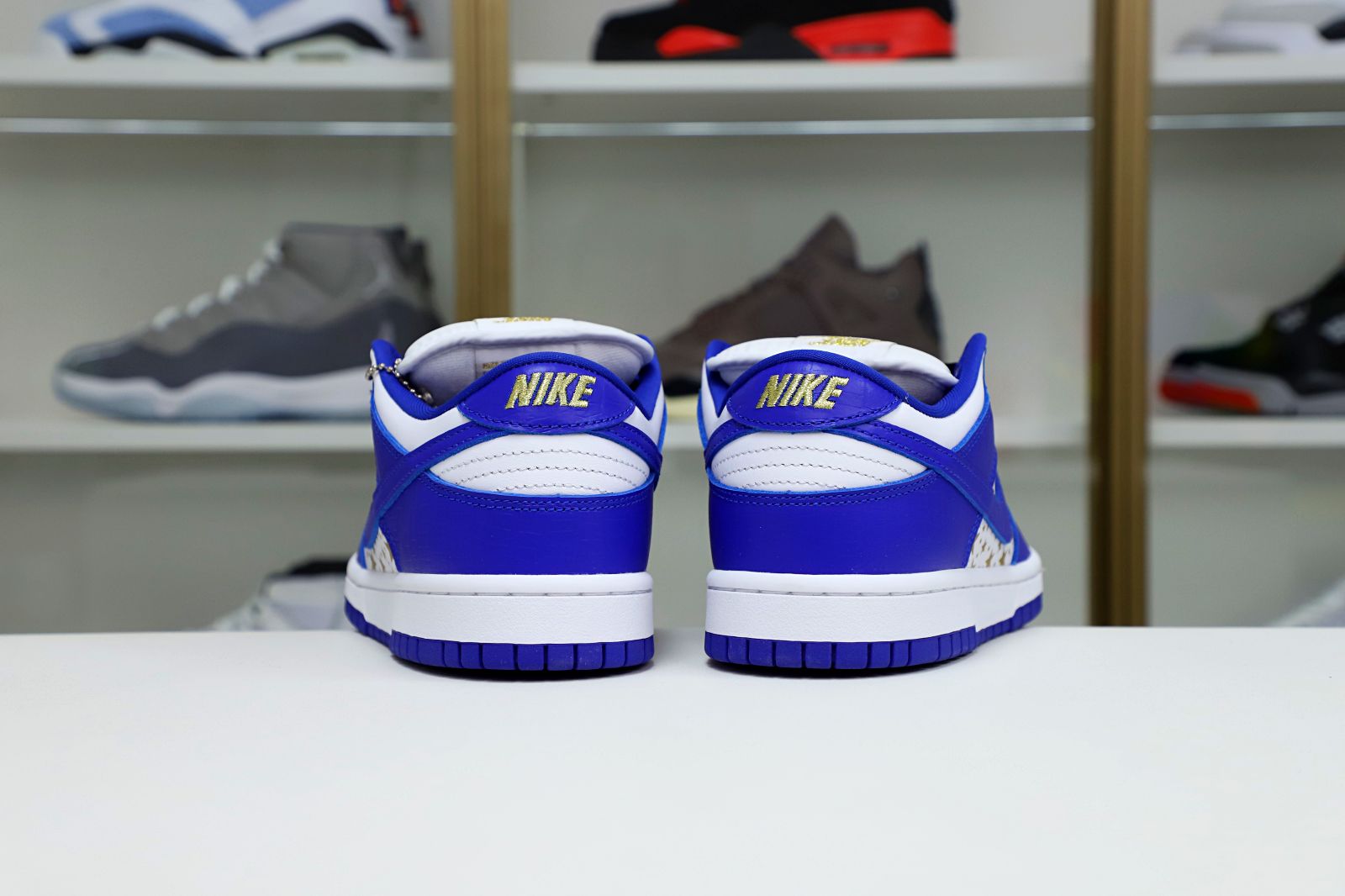 Supreme x Nike SB Dunk Low Hyper Royal