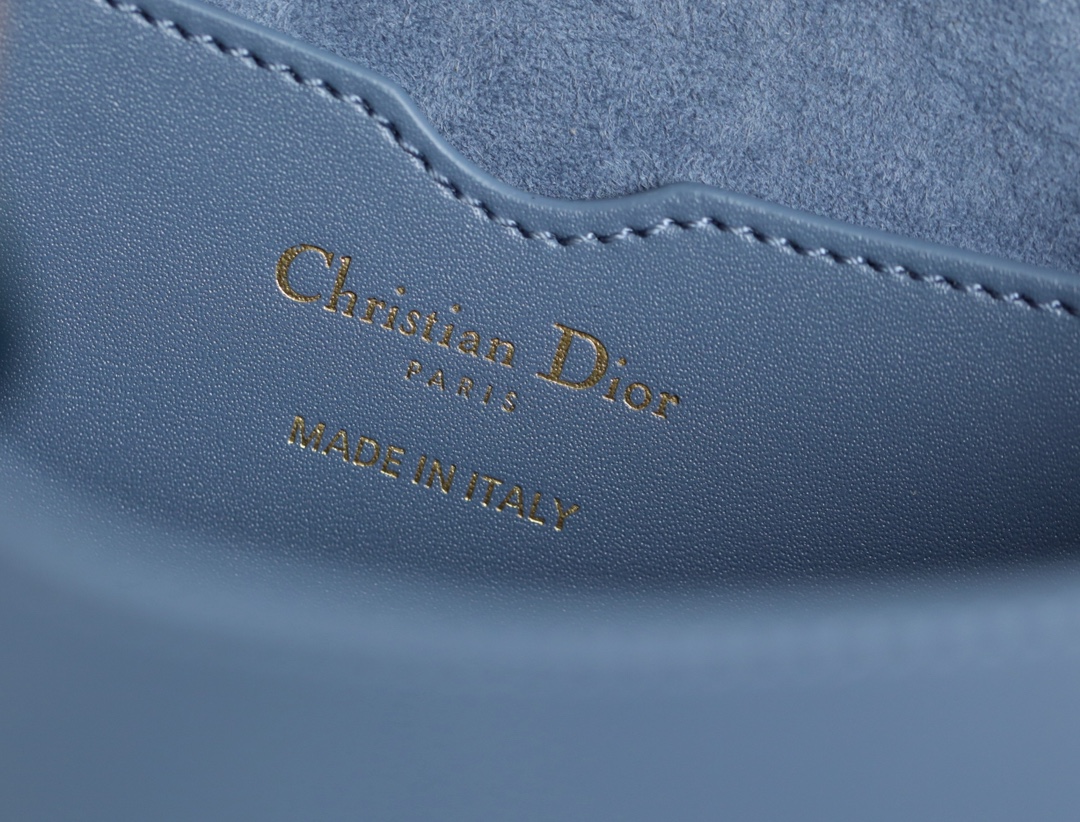 New Denim Blue ‼️ Medium 𝙙𝙞𝙤𝙧 𝙗𝙤𝙗𝙗𝙗𝙮