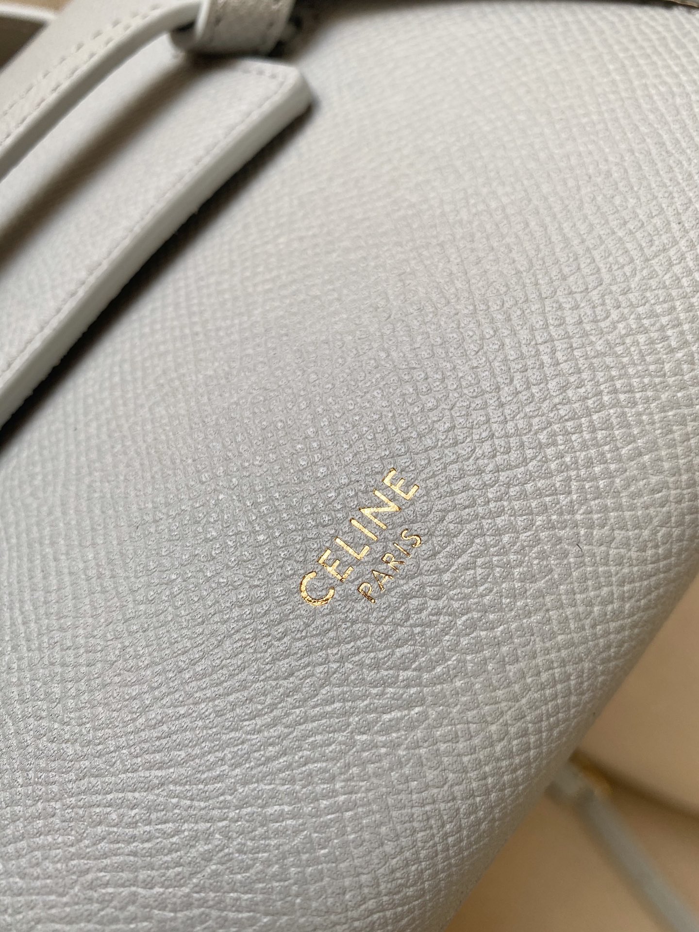 𝐂𝐞𝐥𝐢𝐧𝐞 𝐛𝐞𝐥𝐭 𝐩𝐢𝐜𝐨 𝟏𝟔𝐜𝐦 Grained Calfskin Bag