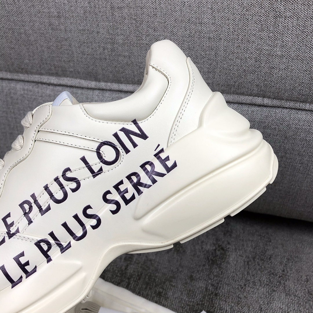 Gucci Pops This collection has a lot of flora and fauna elements Original material