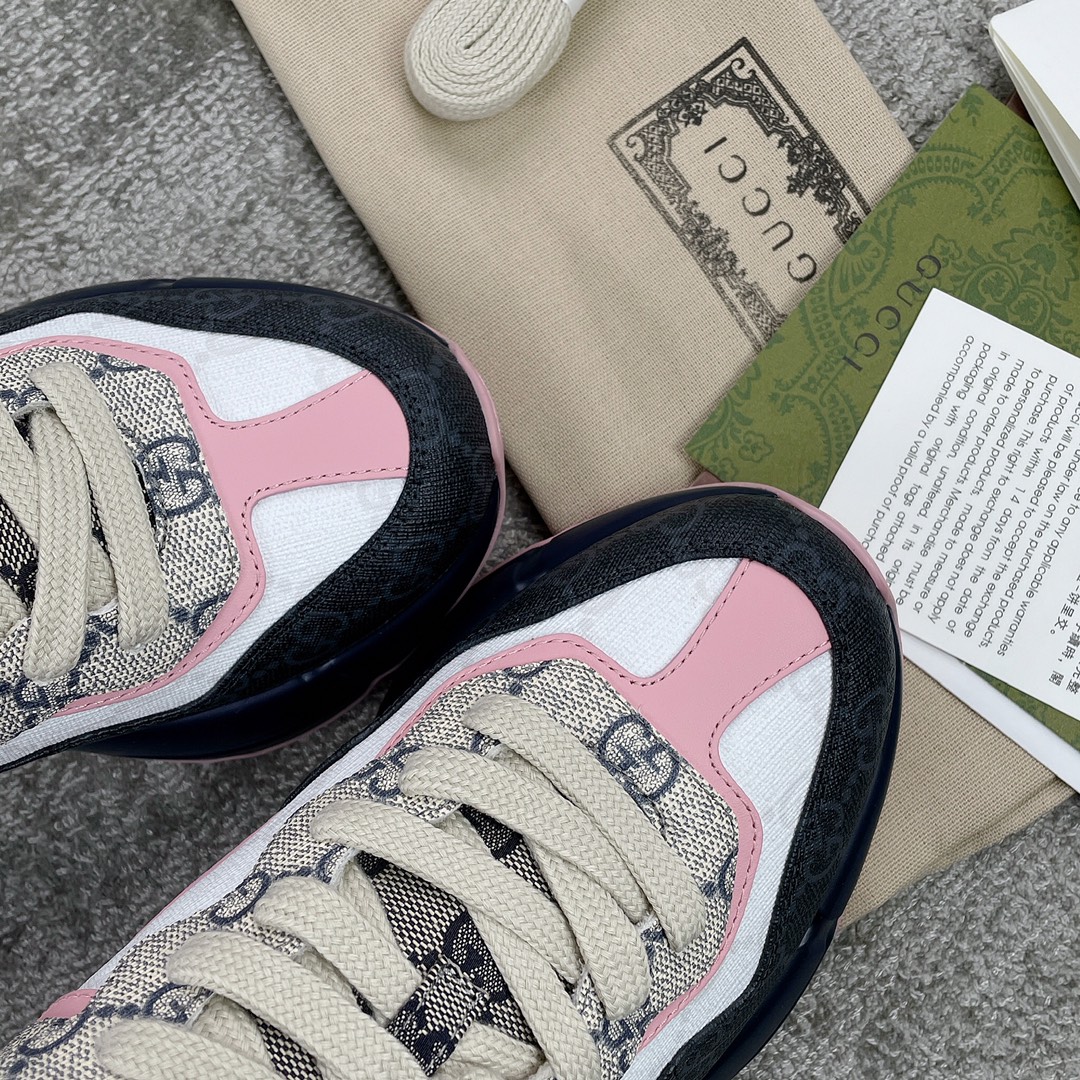 Gucci Pops This collection has a lot of flora and fauna elements Original material