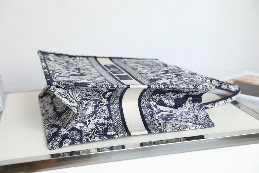 DIOR TOTE blue embroidery