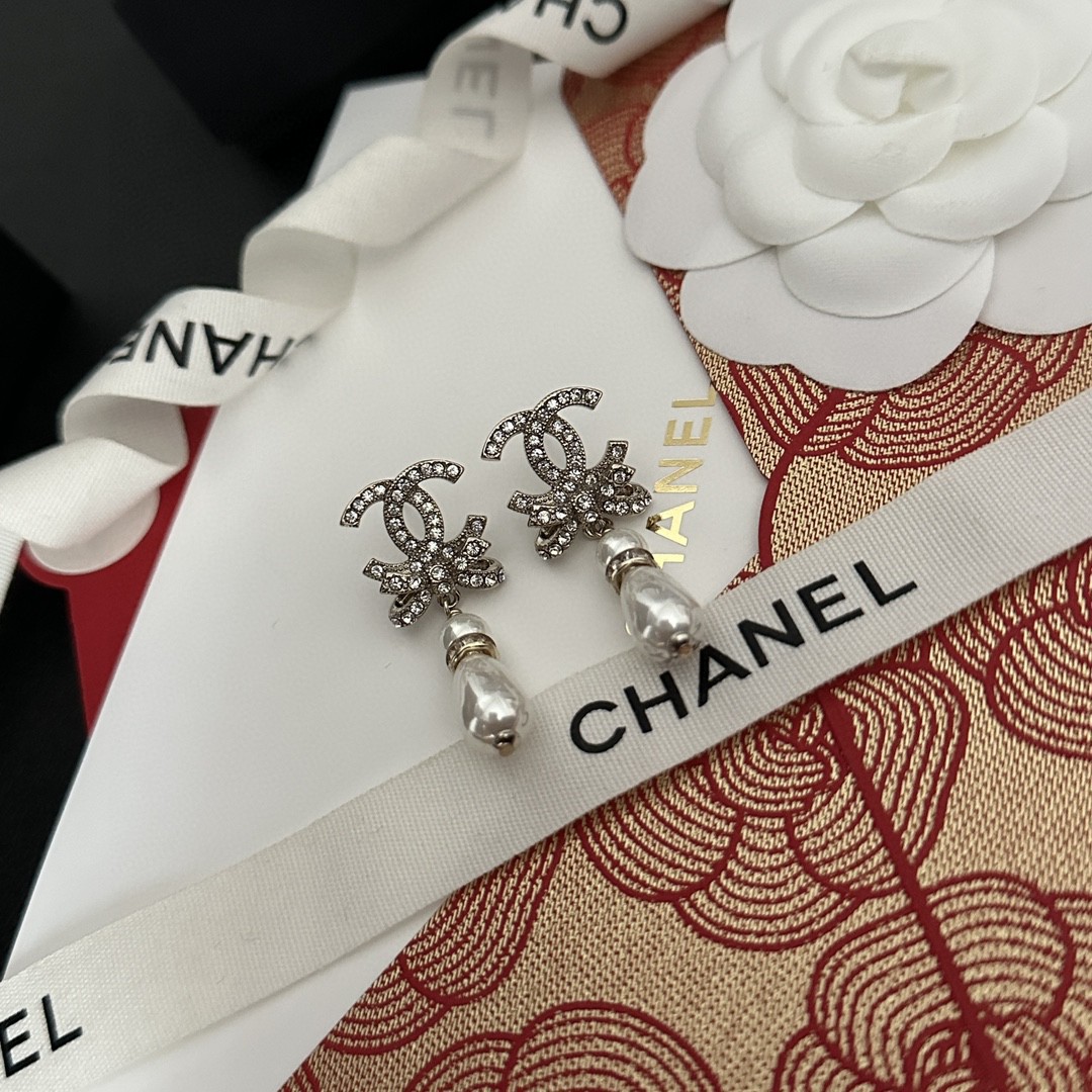 CHANEL🇫🇷Xiaoxiang middle-aged double C earrings