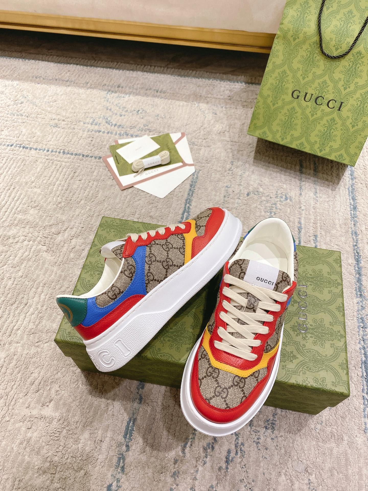 Gucci 𝟐𝟎𝟐𝟐ss new couple models 💑 full series of thick-soled white shoes