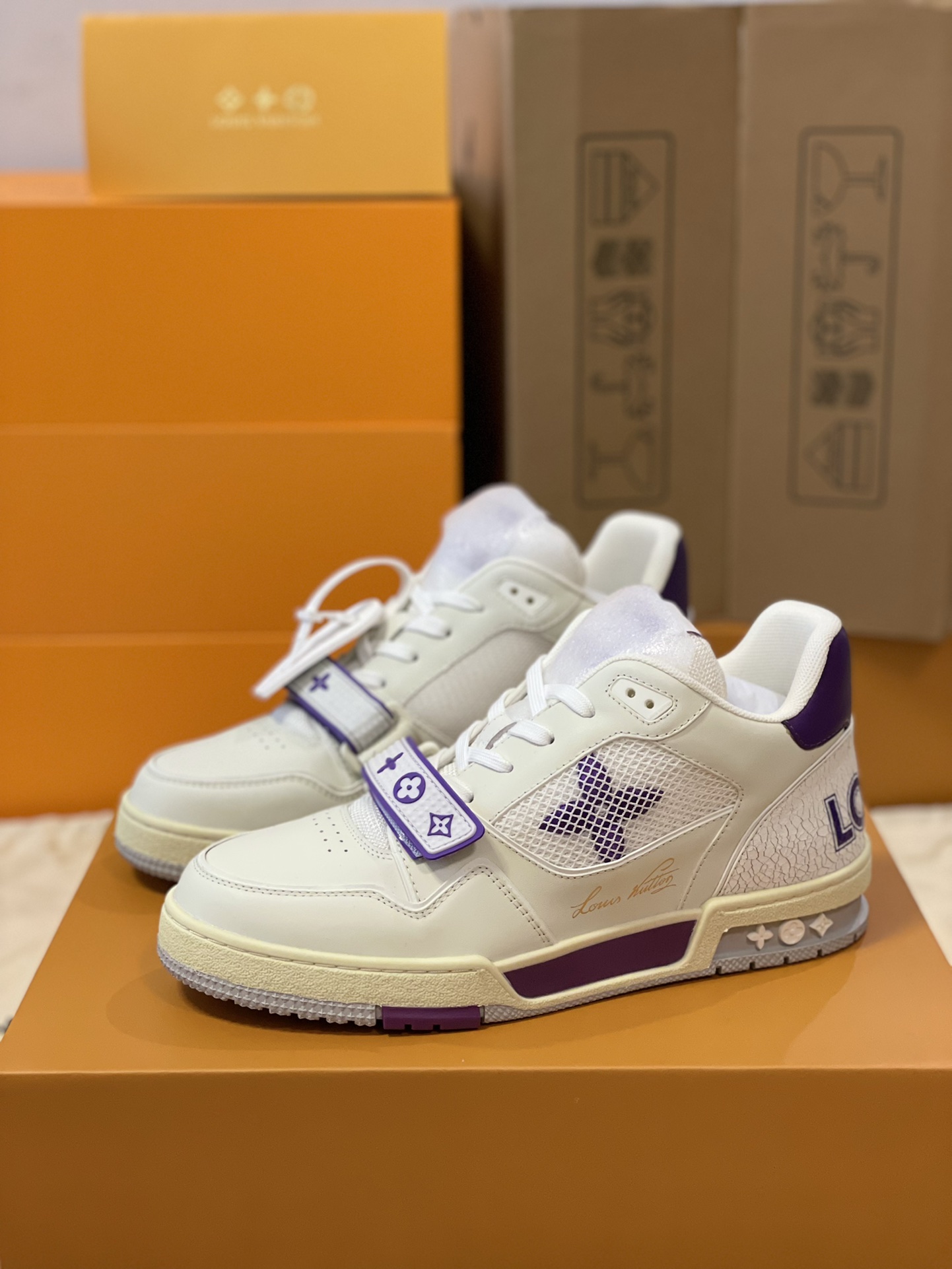 Louis Vuitton Trainer Couples Style 1A98UX