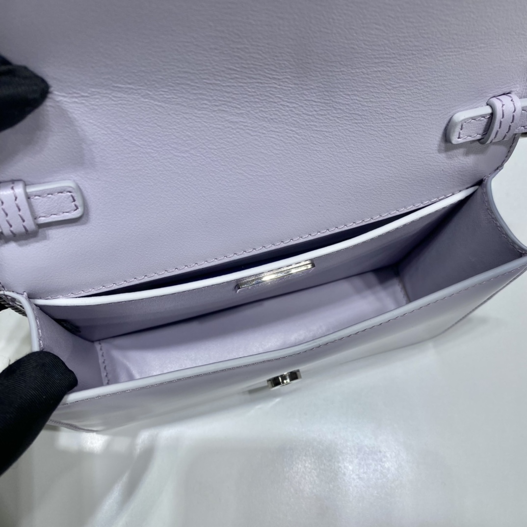 𝐏𝐑𝐀𝐃𝐀 Large triangular flap 1BH189