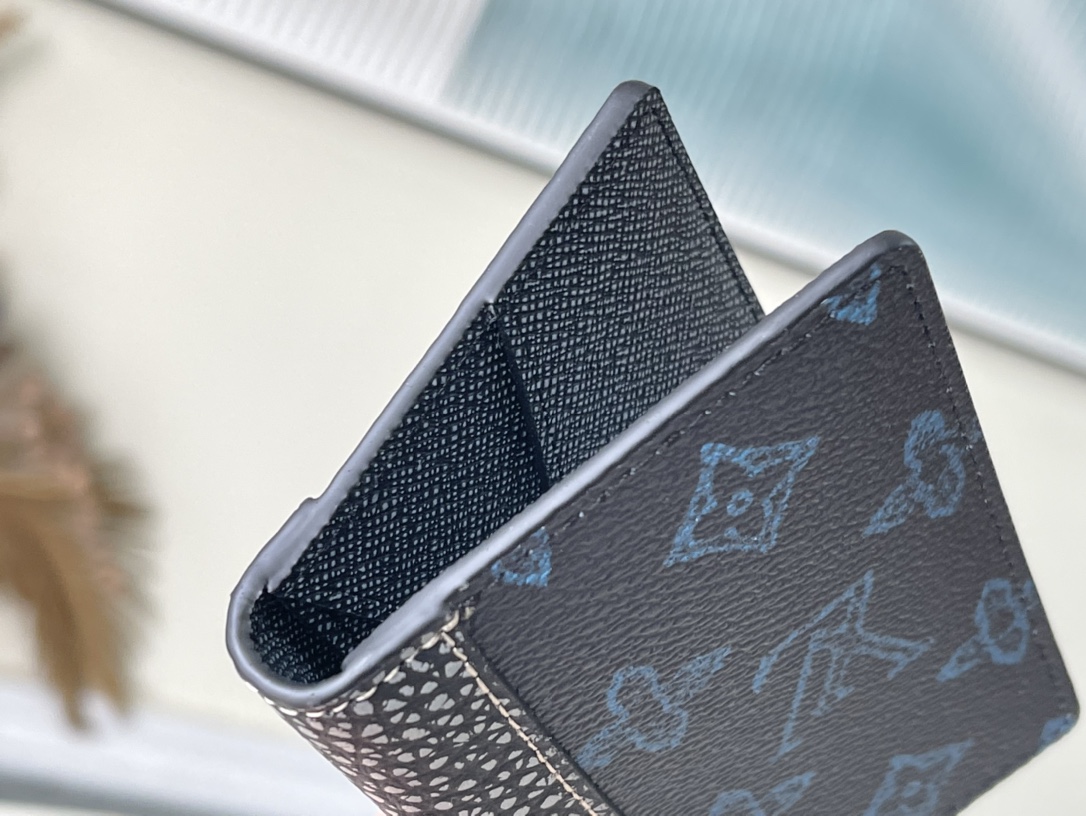 𝐋𝐎𝐔𝐈𝐒 𝐕𝐔𝐈𝐓𝐓𝐎𝐍    M81789