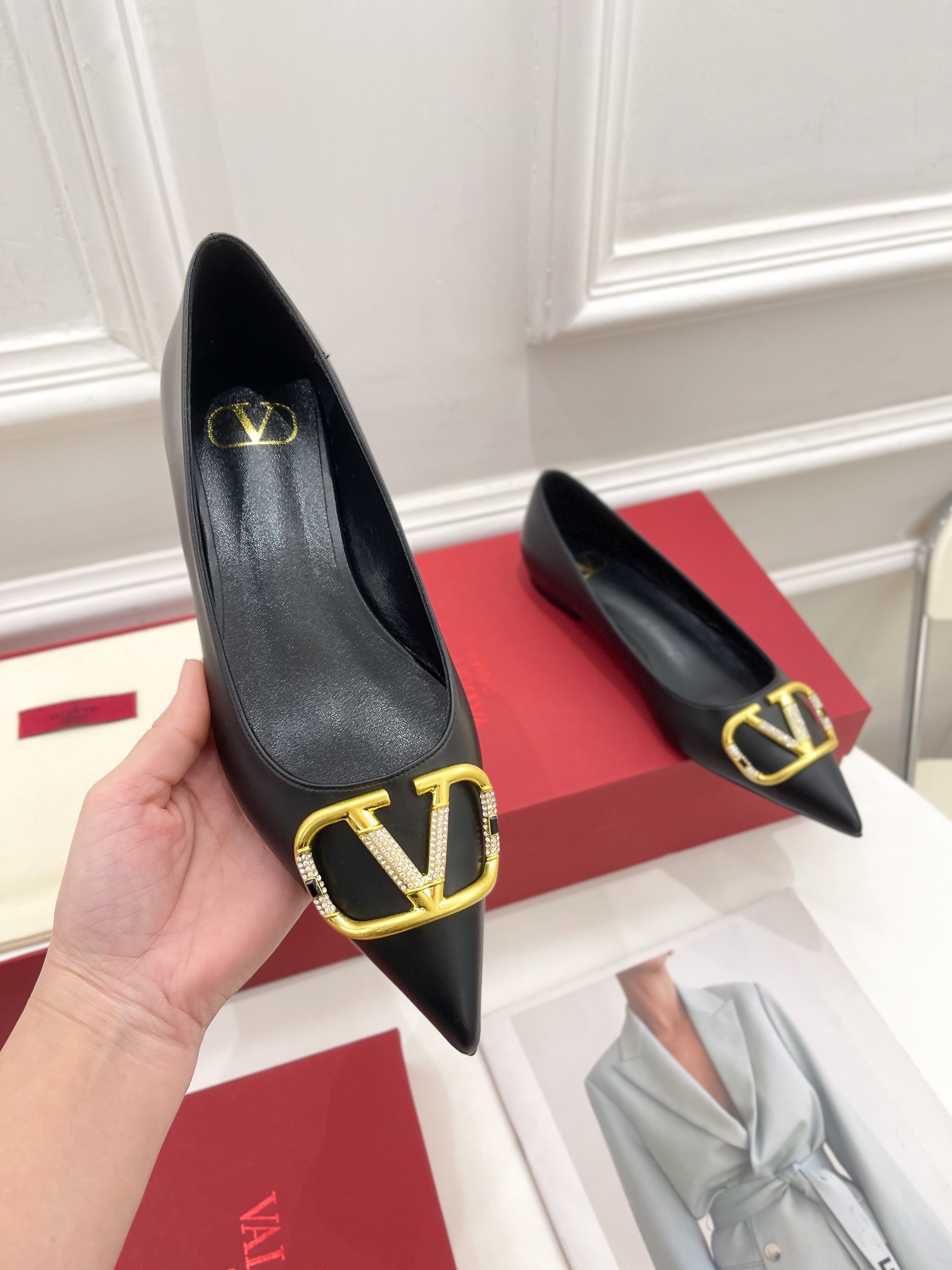 【Valentino】𝟐𝟎𝟐𝟏/𝐒𝐒 𝐧𝐞𝐰 Valentino 2022 spring and summer new large V diamond buckle high heels on the new
