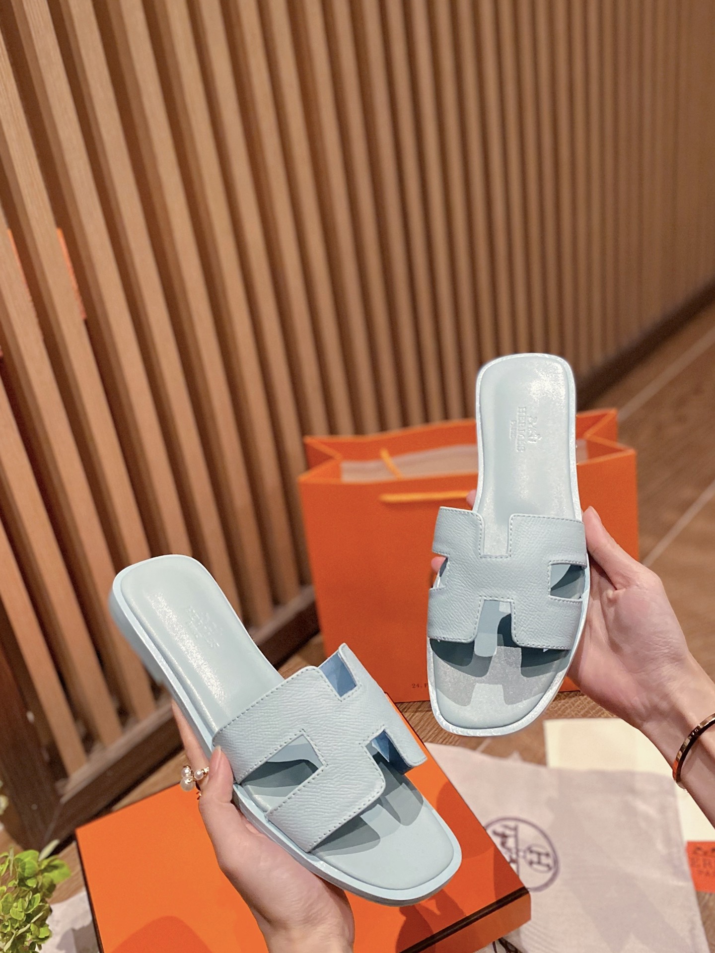 Hermes new revision of the first layer of cowhide