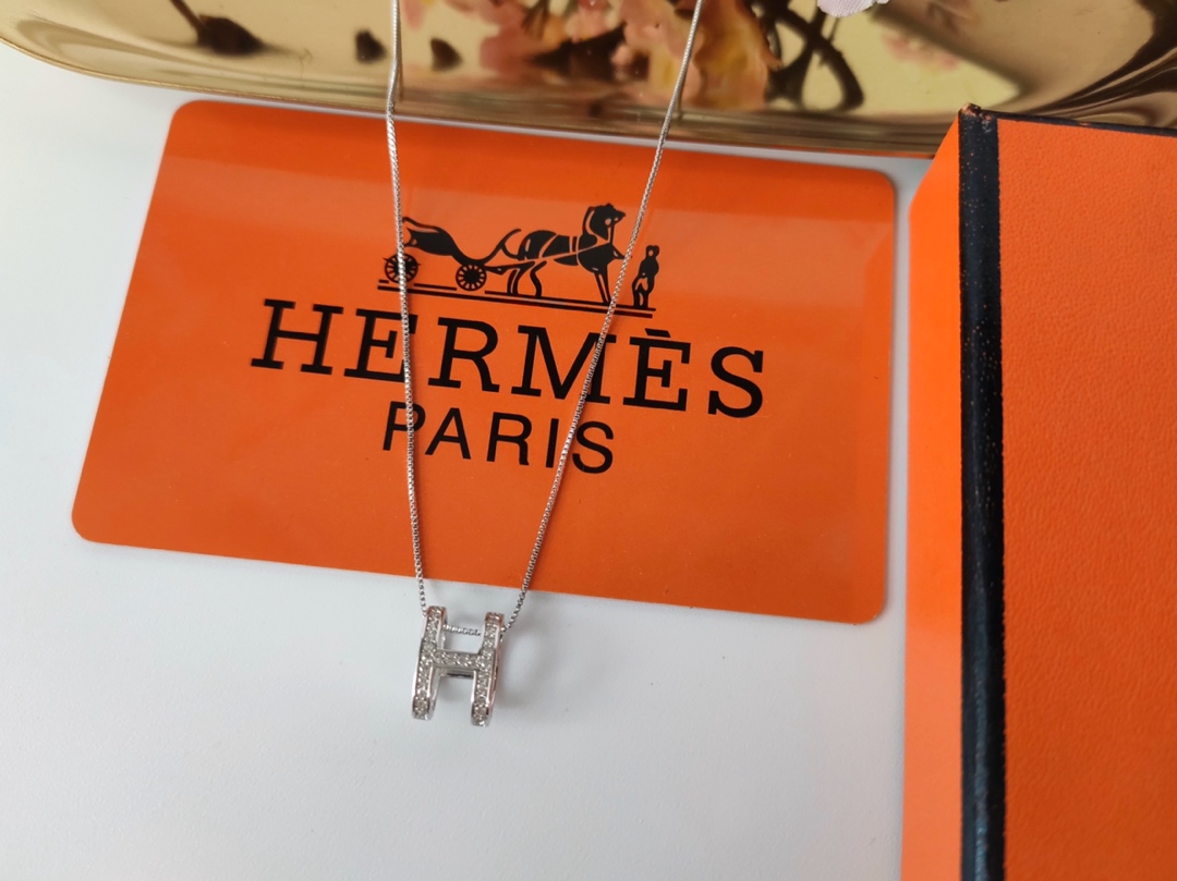 Hermes necklace