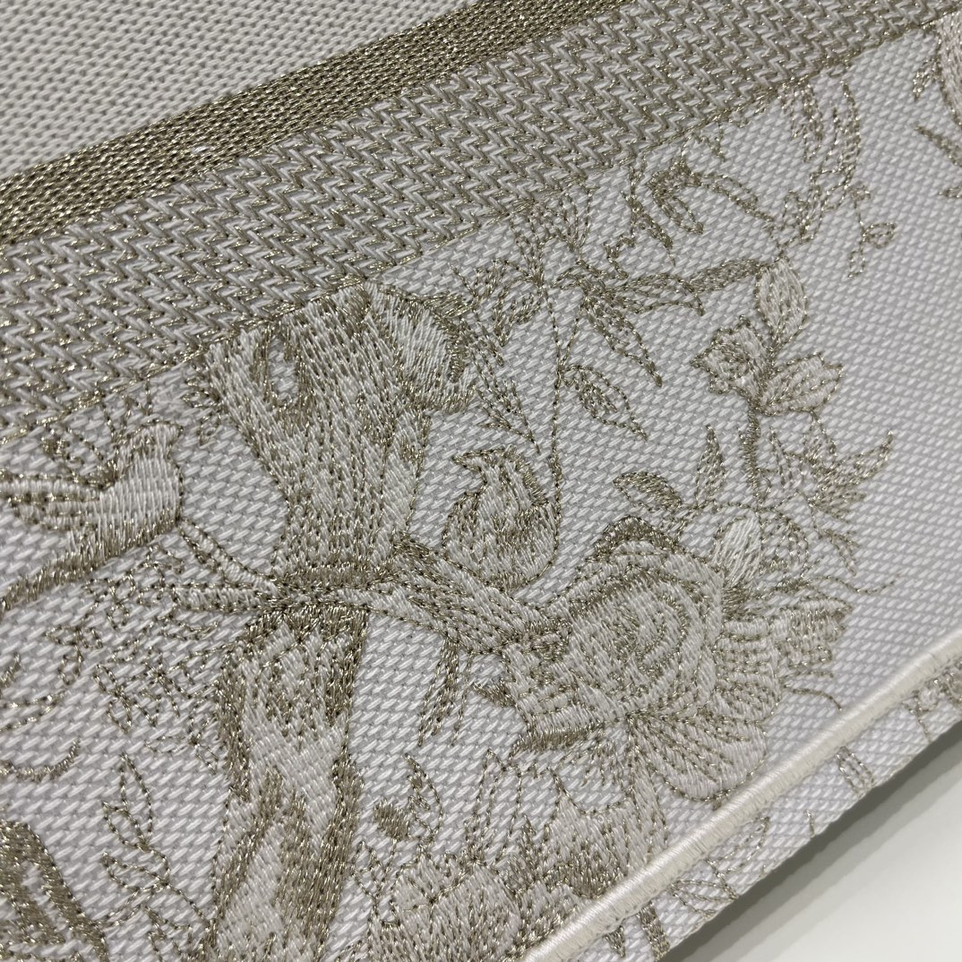 DIOR TOTE Gold Magpie Flower Graphic