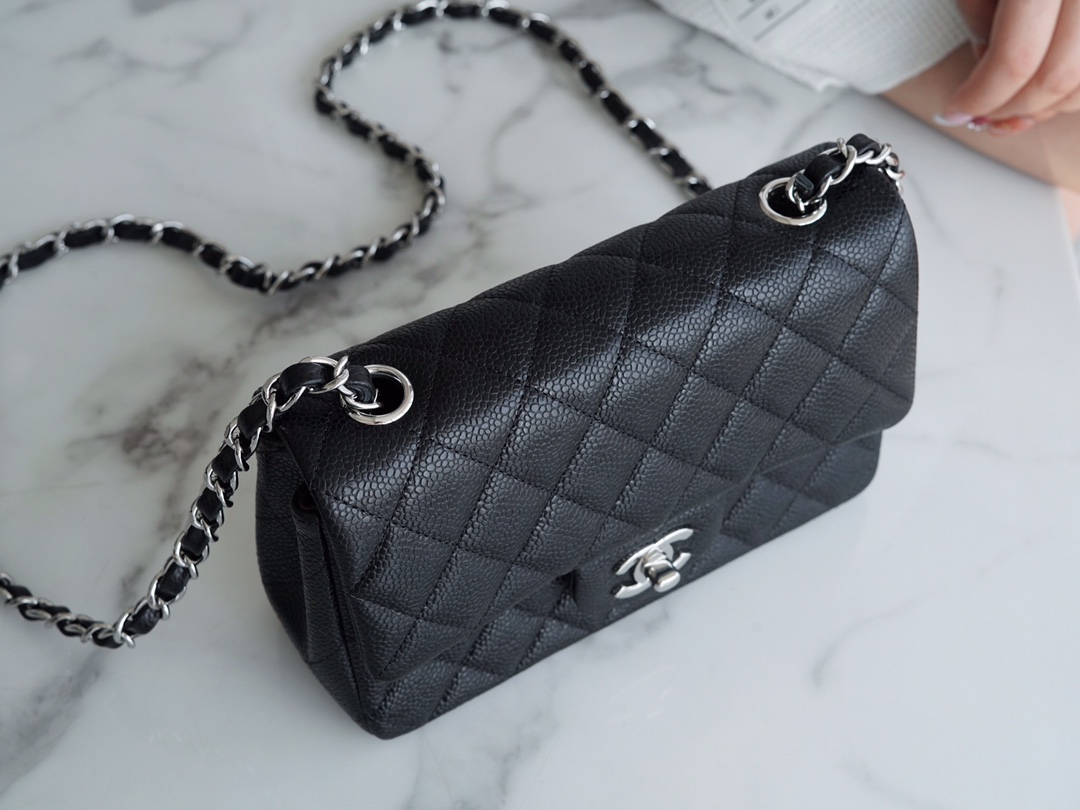 𝐂𝐇𝐀𝐍𝐄𝐋 Classic Flap France 𝐇𝐚𝐚𝐬Original Lychee Pattern🐂 Classic Flap Bag Big 𝒎𝒊𝒏𝒊🔆Black Silver🖤