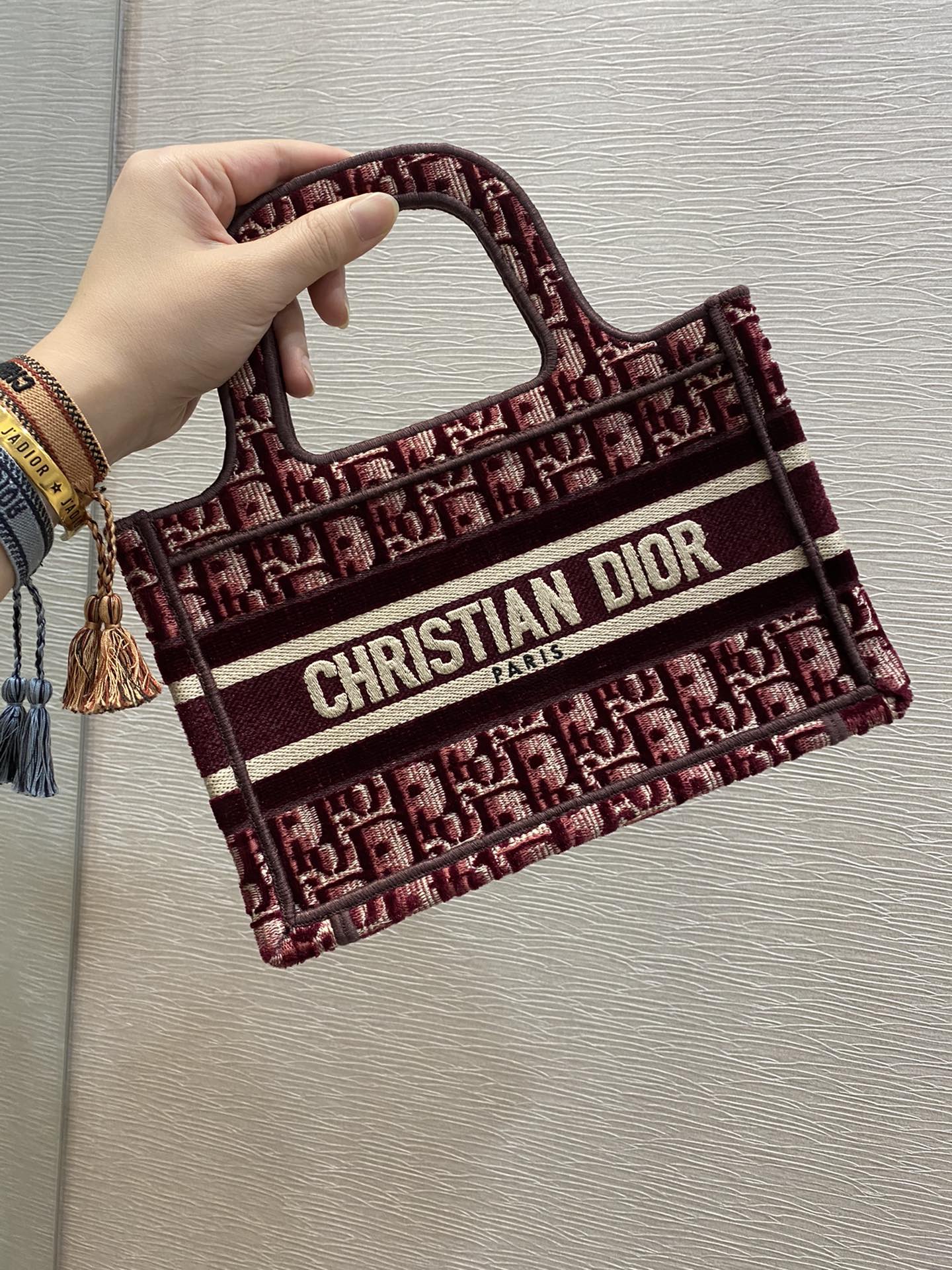 The latest velvet collection for fall/winter, Book Tote