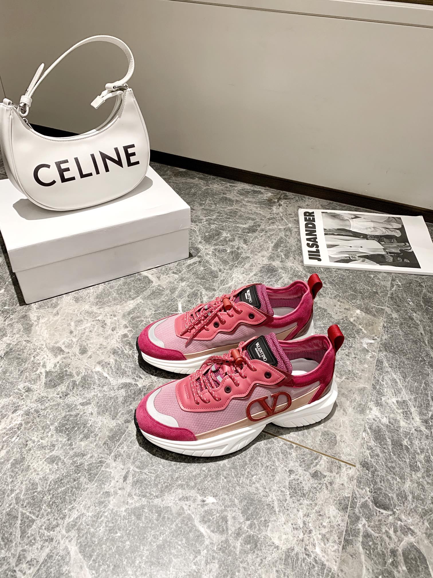 【Valentino】𝟐𝟎𝟐𝟏/𝐒𝐒 𝐧𝐞𝐰 Valentino 2022 ss spring-summer collection of new old man shoes