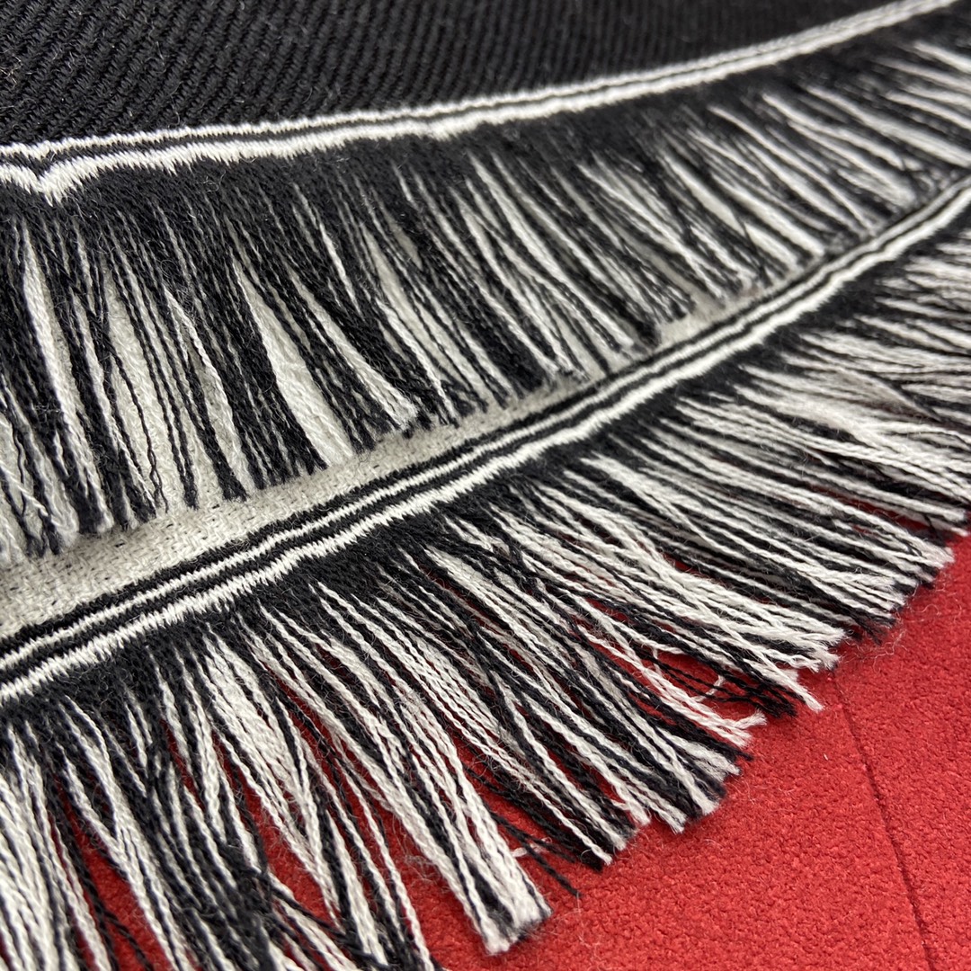 Burberry Classic Monogram Scarf 100% Wool