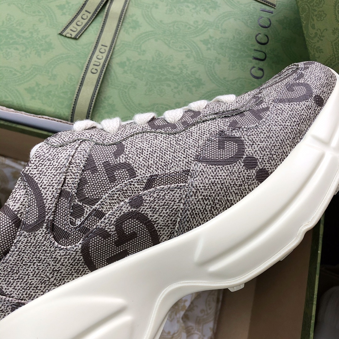 Gucci Pops This collection has a lot of flora and fauna elements Original material