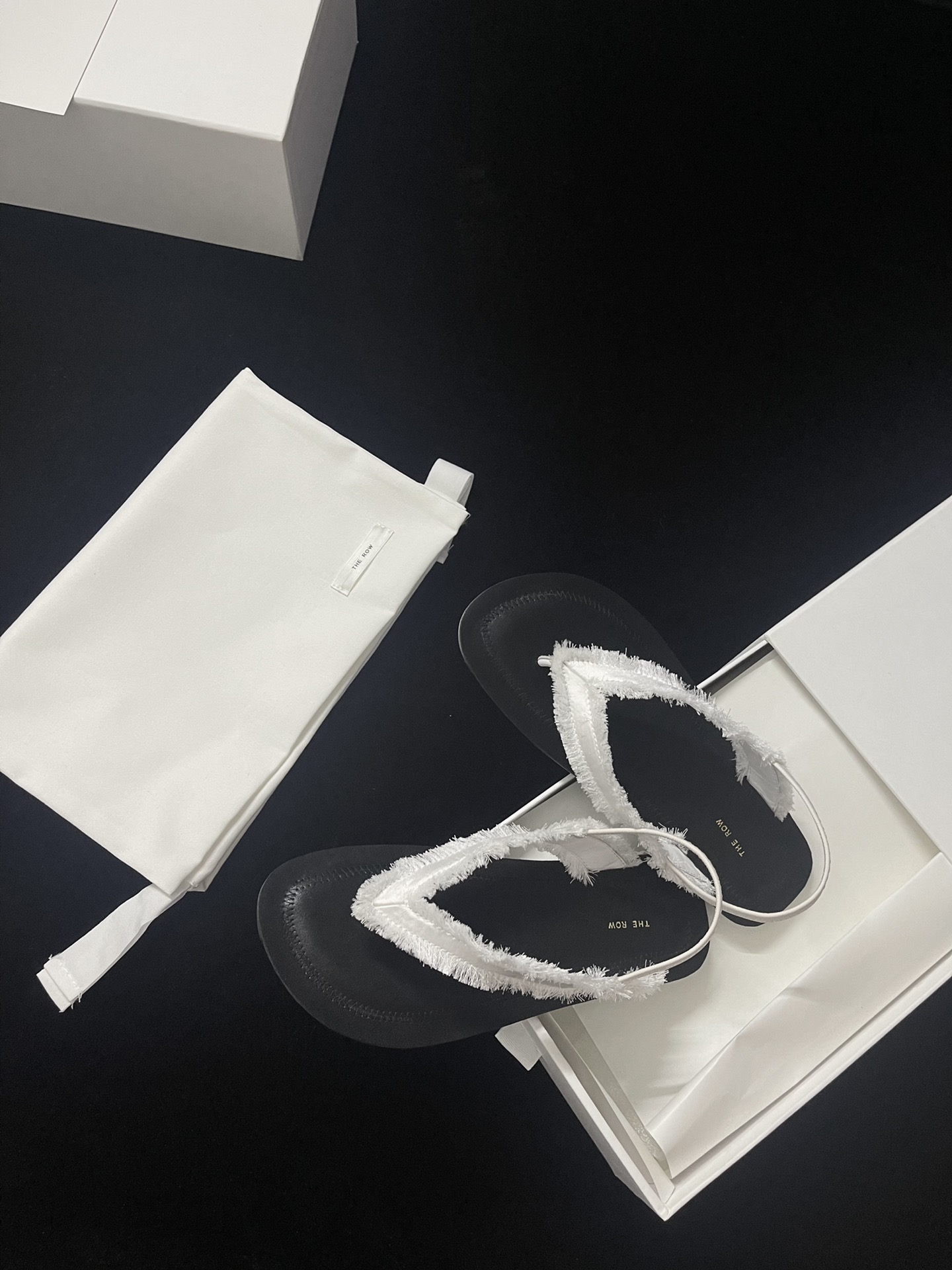 𝐓𝐡𝐞 𝐫𝐨𝐰 ｜𝟐𝟎𝟐𝟑/𝐒𝐒 𝐧𝐞𝐰 Minimalist sandals