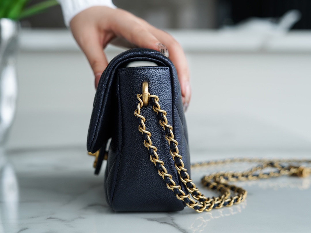 𝗖𝗛𝗔𝗡𝗘𝗟✦𝗖𝗹𝗮𝘀𝘀𝗶𝗰 𝗙𝗹𝗮𝗽 21/22 Fall/Winter New Arrival Bullet Case Square Fatty Pearlescent Black Blue