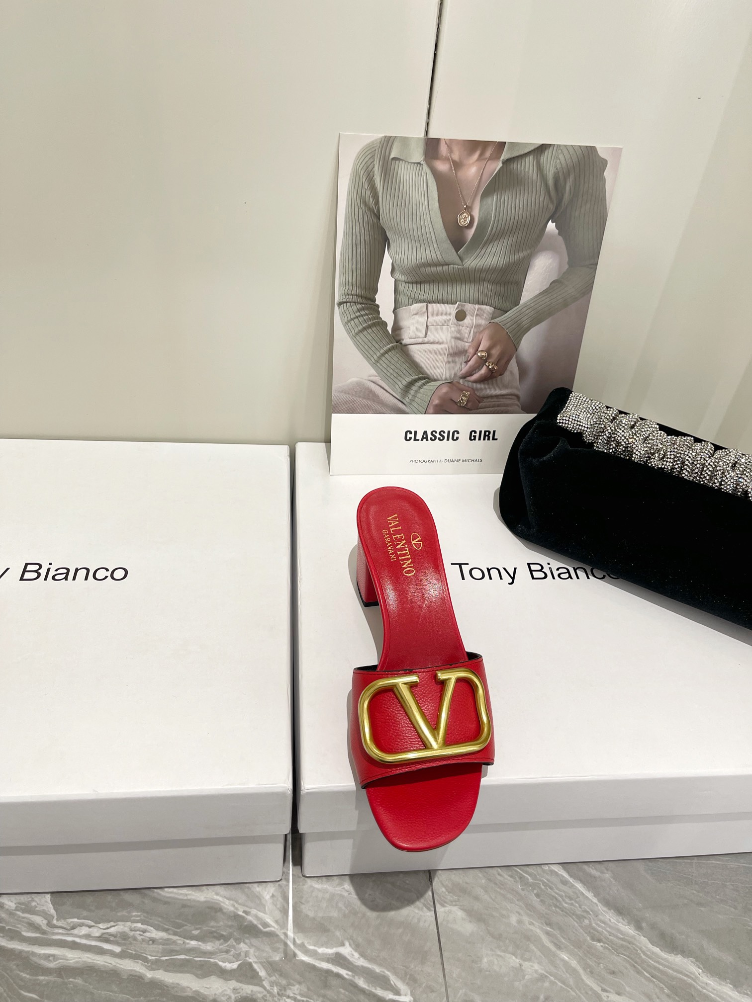 【Valentino】𝟐𝟎𝟐𝟏/𝐒𝐒 𝐧𝐞𝐰  Valentino 2022 / fw spring and summer new women's slippers