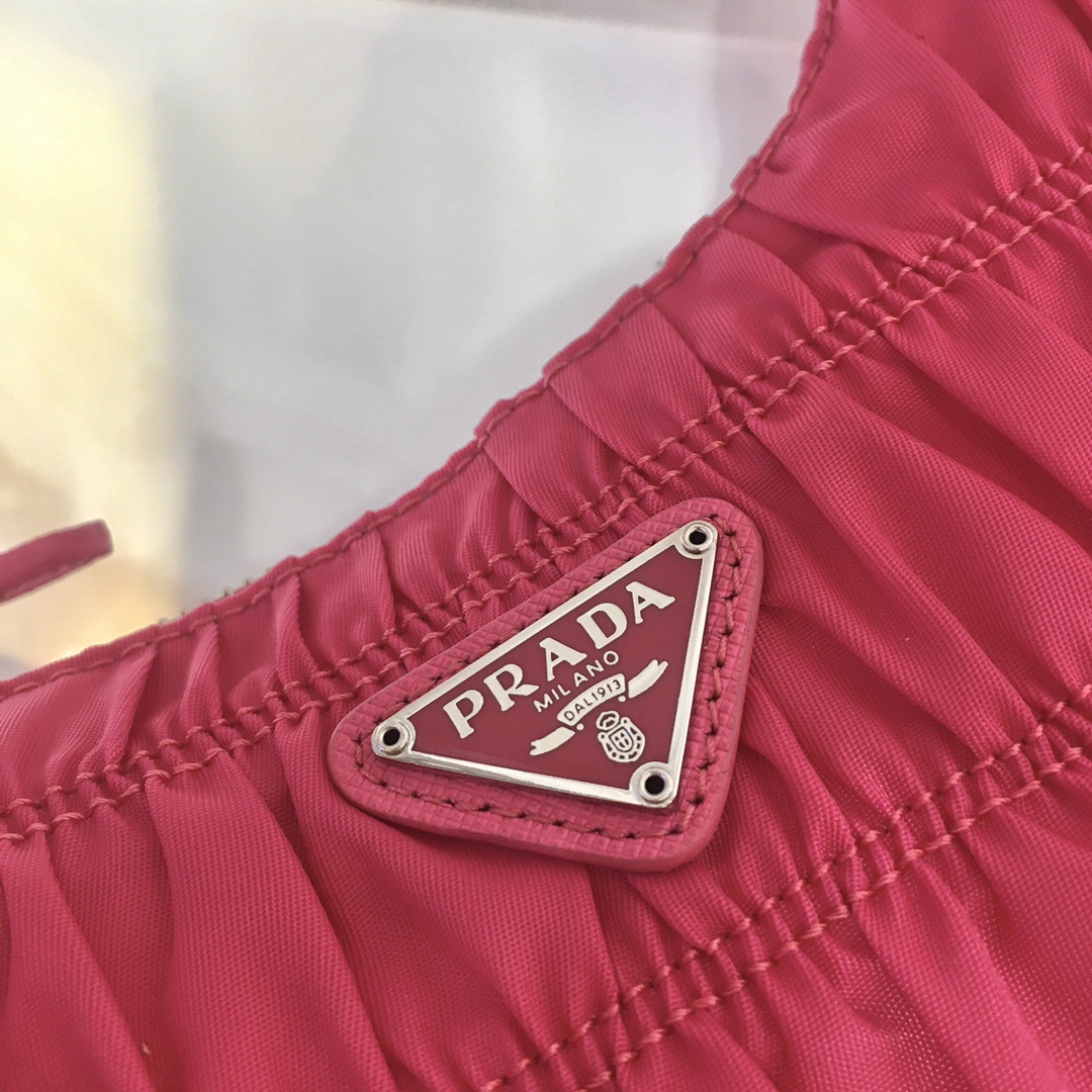 𝐏𝐑𝐀𝐃𝐀 nylon crinkle Hobo underarm bag