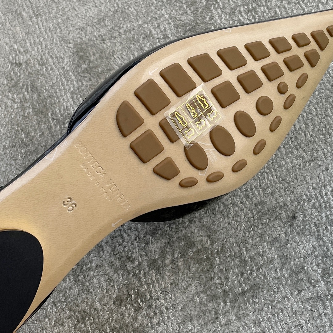 Bottegavenet*a pointed shoes