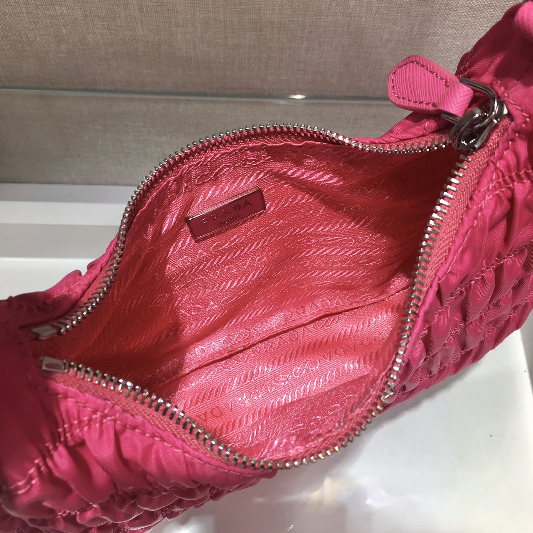 𝐏𝐑𝐀𝐃𝐀 nylon crinkle Hobo underarm bag