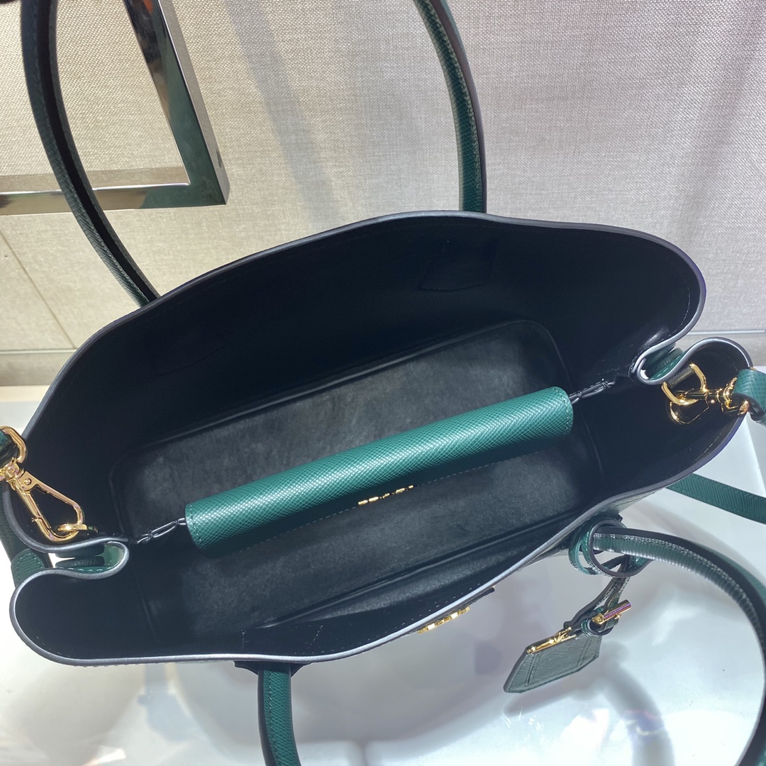 𝐏𝐑𝐀𝐃𝐀 Classic 1BG775