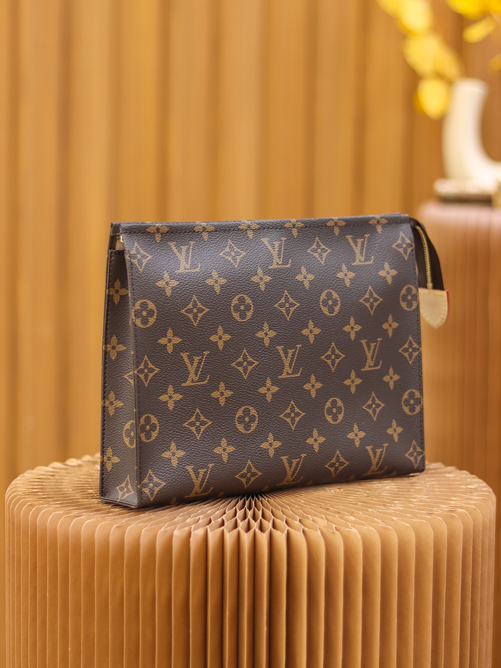 Louis Vuitton ➋➏ toiletry bag 𝙈47542