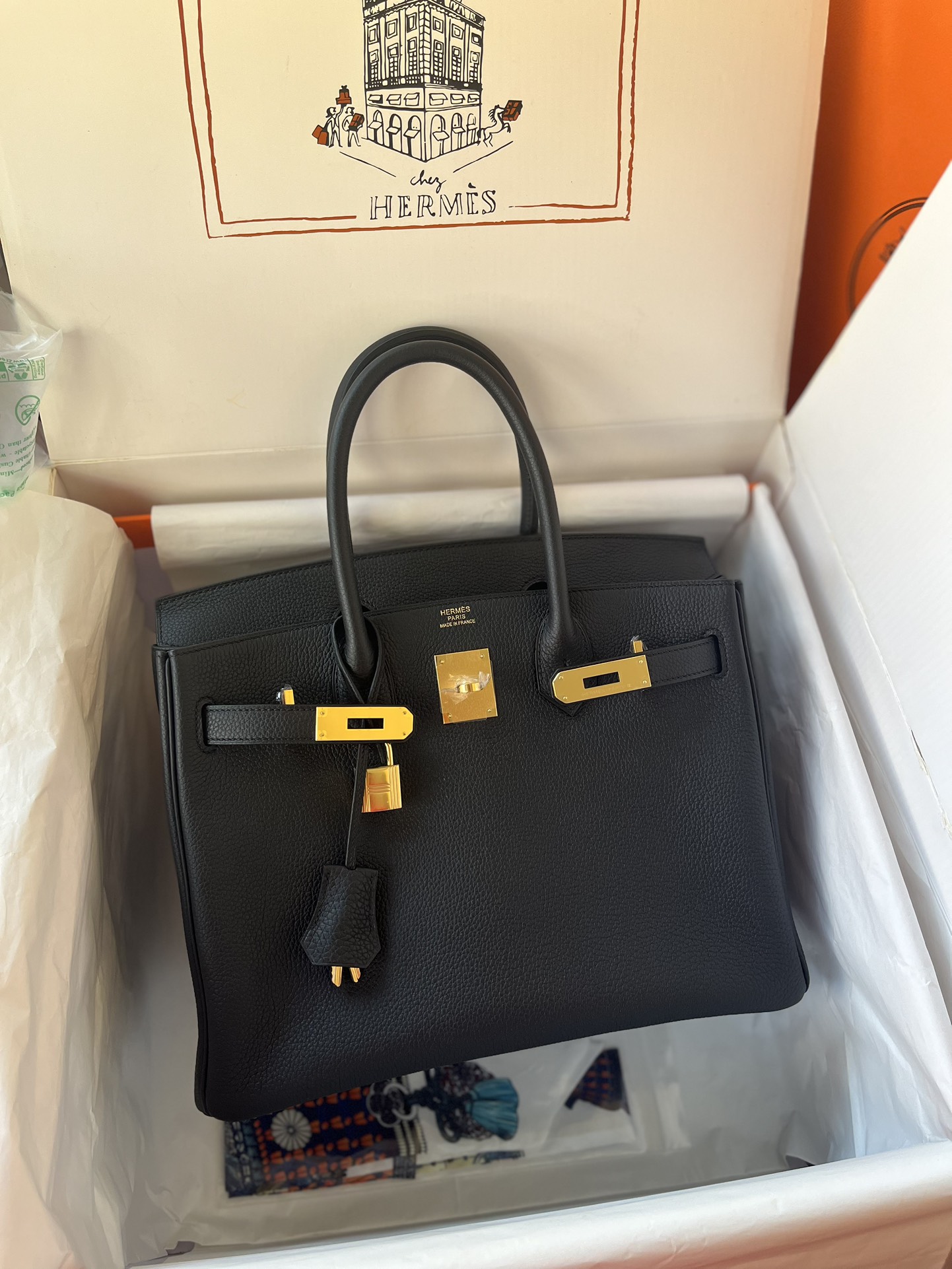 Birkin 30cm black with gold buckle Togo leather Top calfskin Real shooting Quality visible to the naked eye